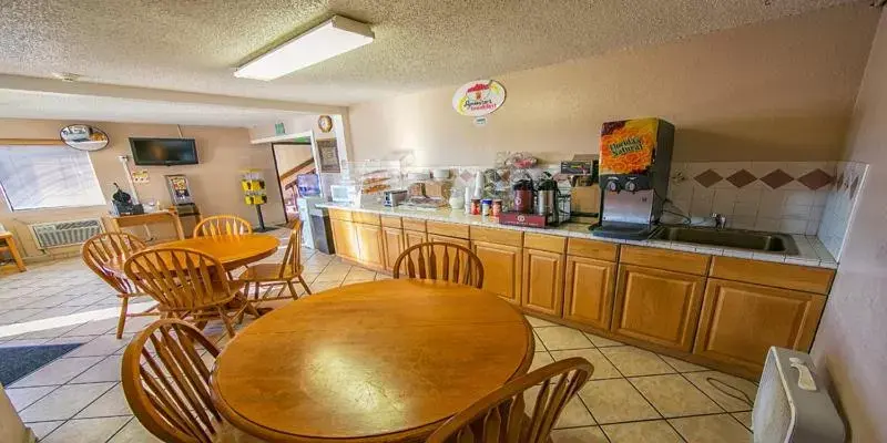 Restaurant/Places to Eat in Super 8 by Wyndham Lake Havasu City