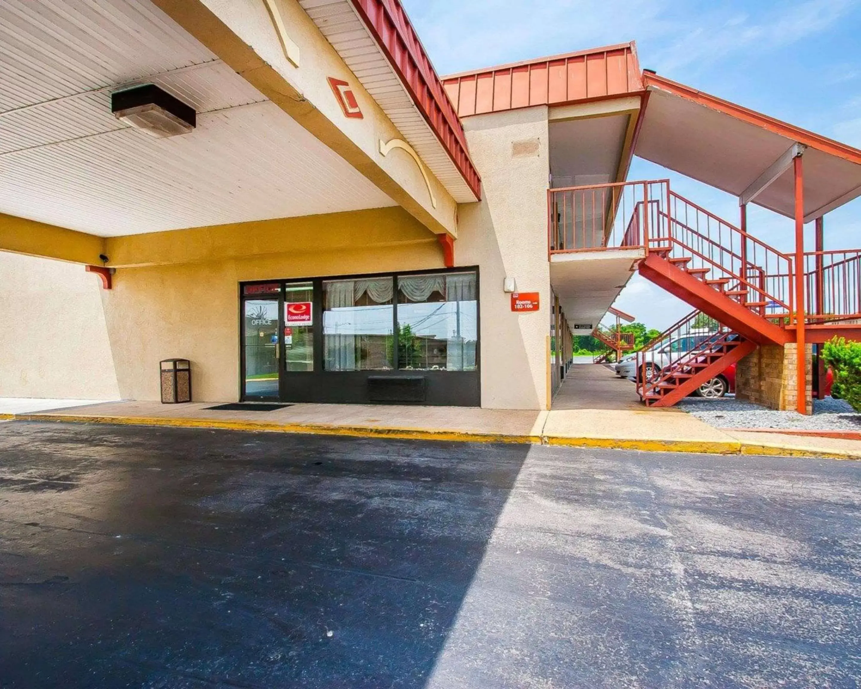 Property building in Econo Lodge Dyersburg