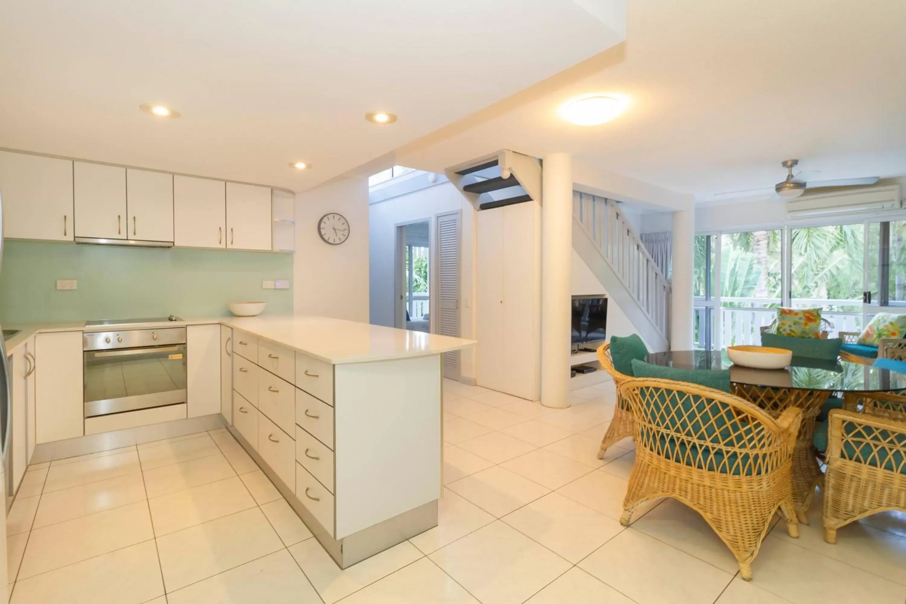 Kitchen/Kitchenette in The White House Port Douglas