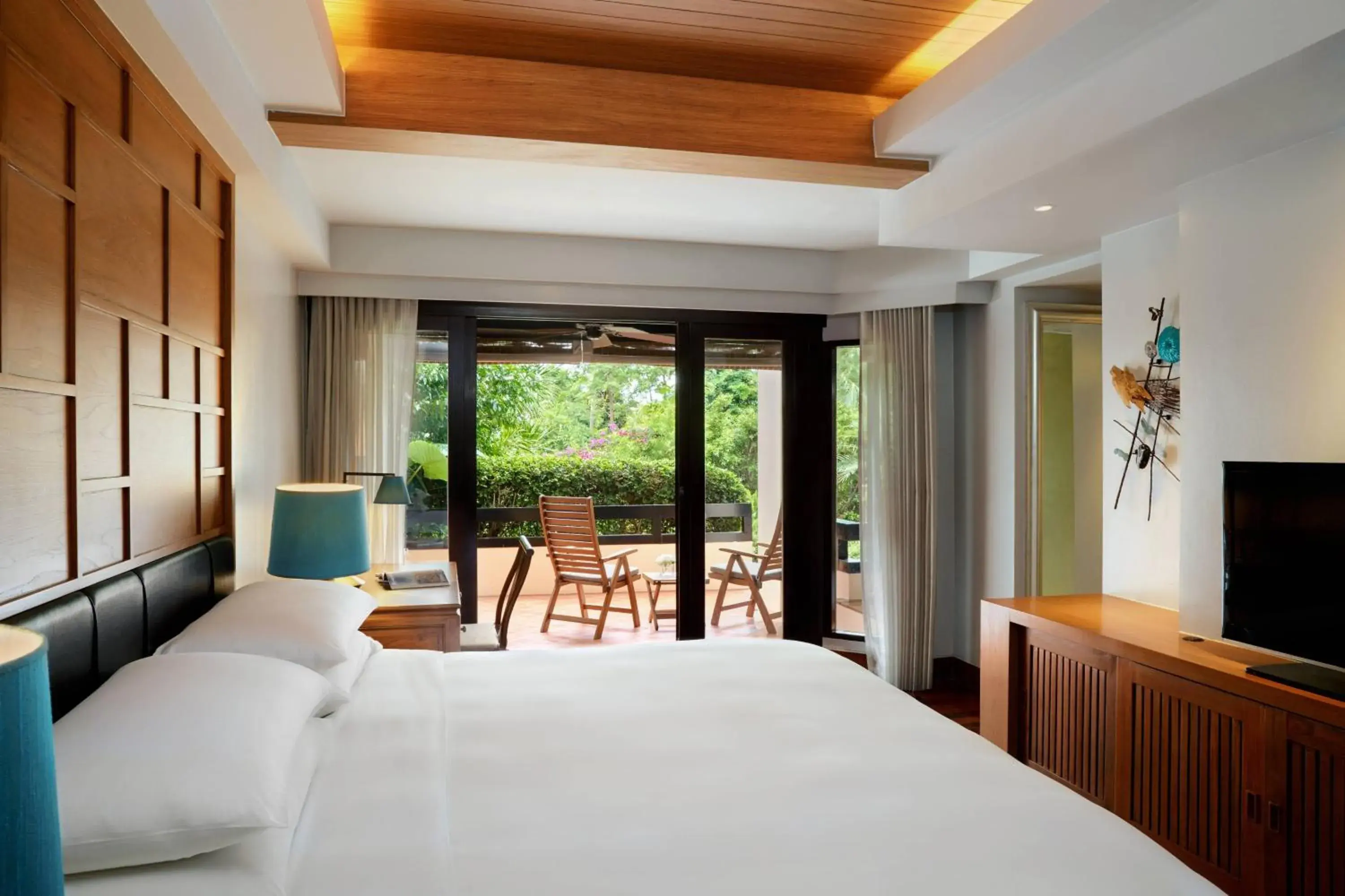 Photo of the whole room, Bed in Renaissance Koh Samui Resort & Spa