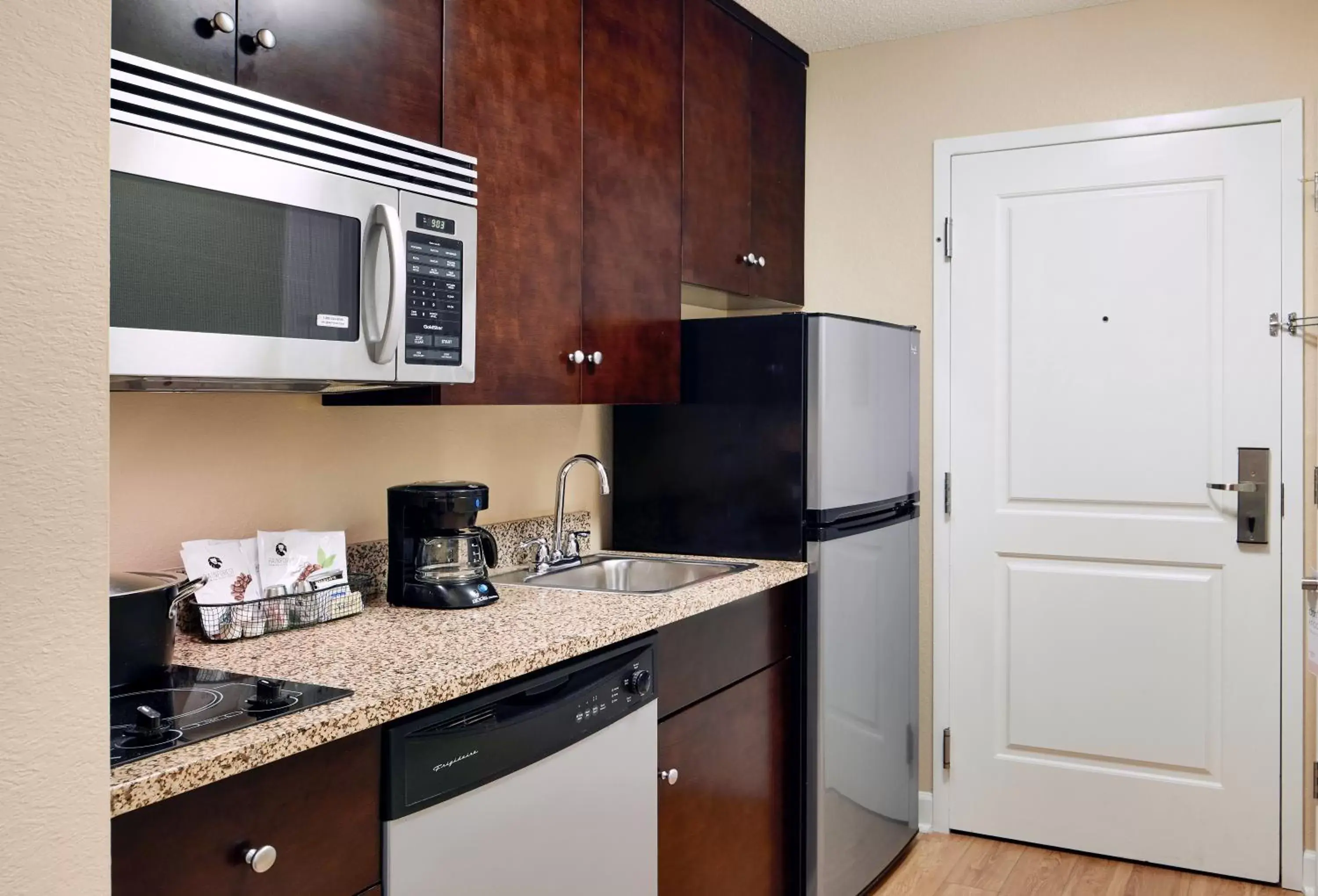 kitchen, Kitchen/Kitchenette in TownePlace Suites by Marriott Jacksonville