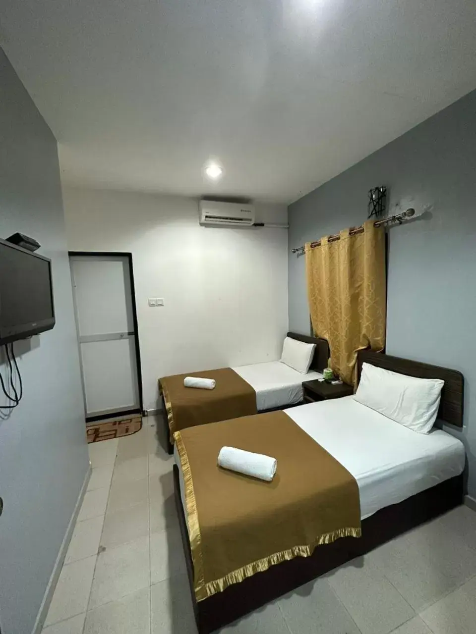 Bed in ISLAND TIME MOTEL KUAH