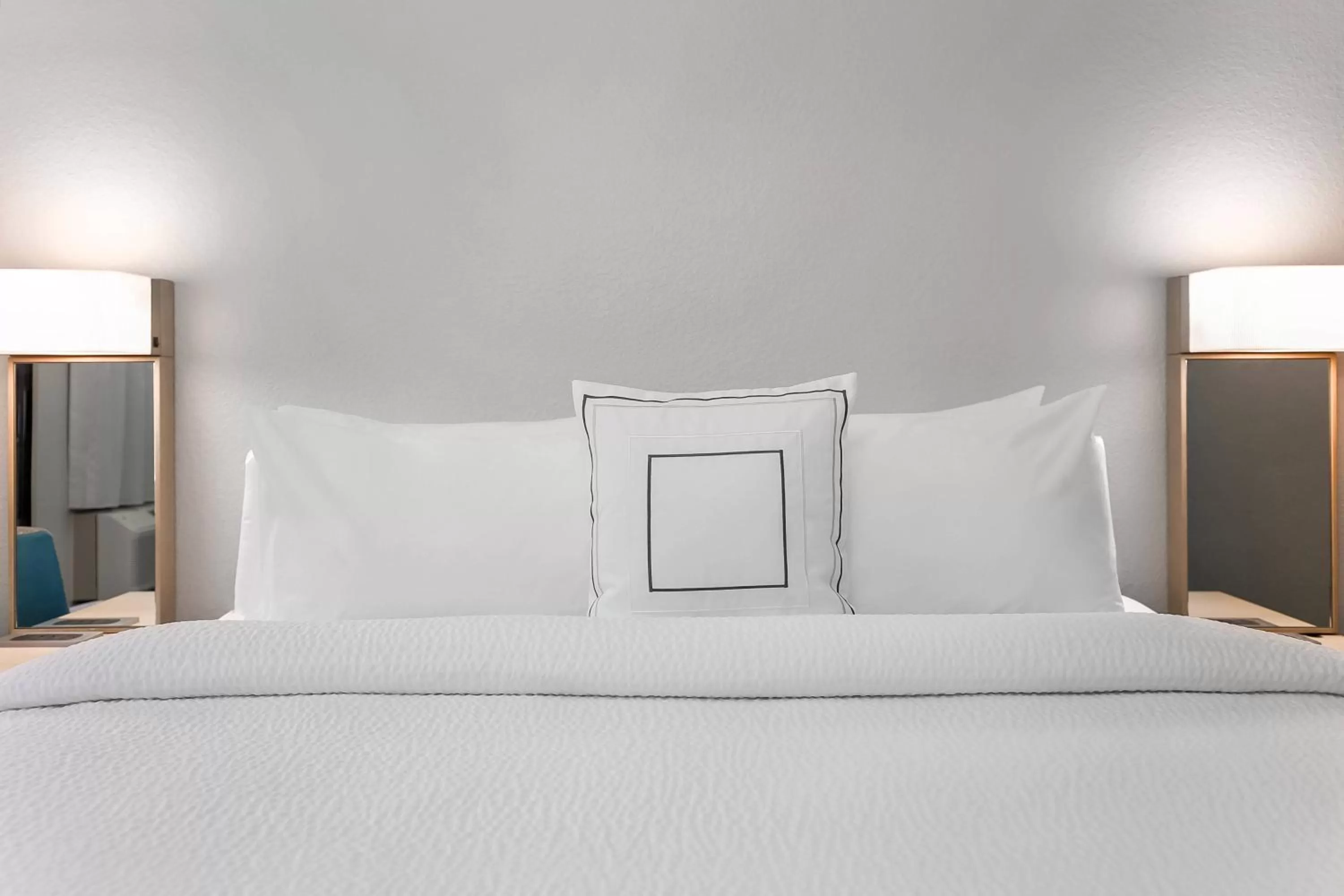 Photo of the whole room, Bed in Courtyard Tampa Brandon