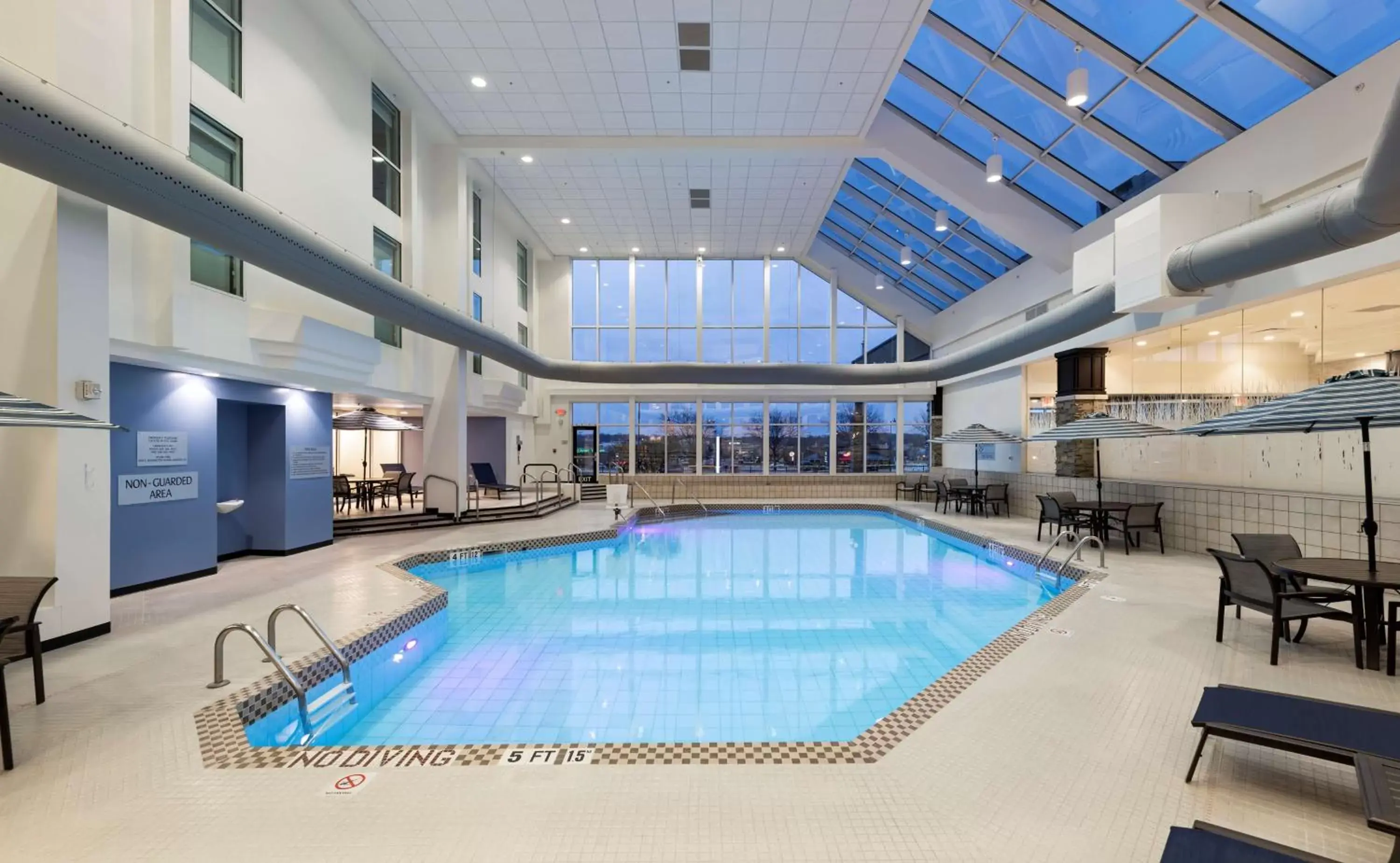 Pool view, Swimming Pool in Doubletree By Hilton Madison East
