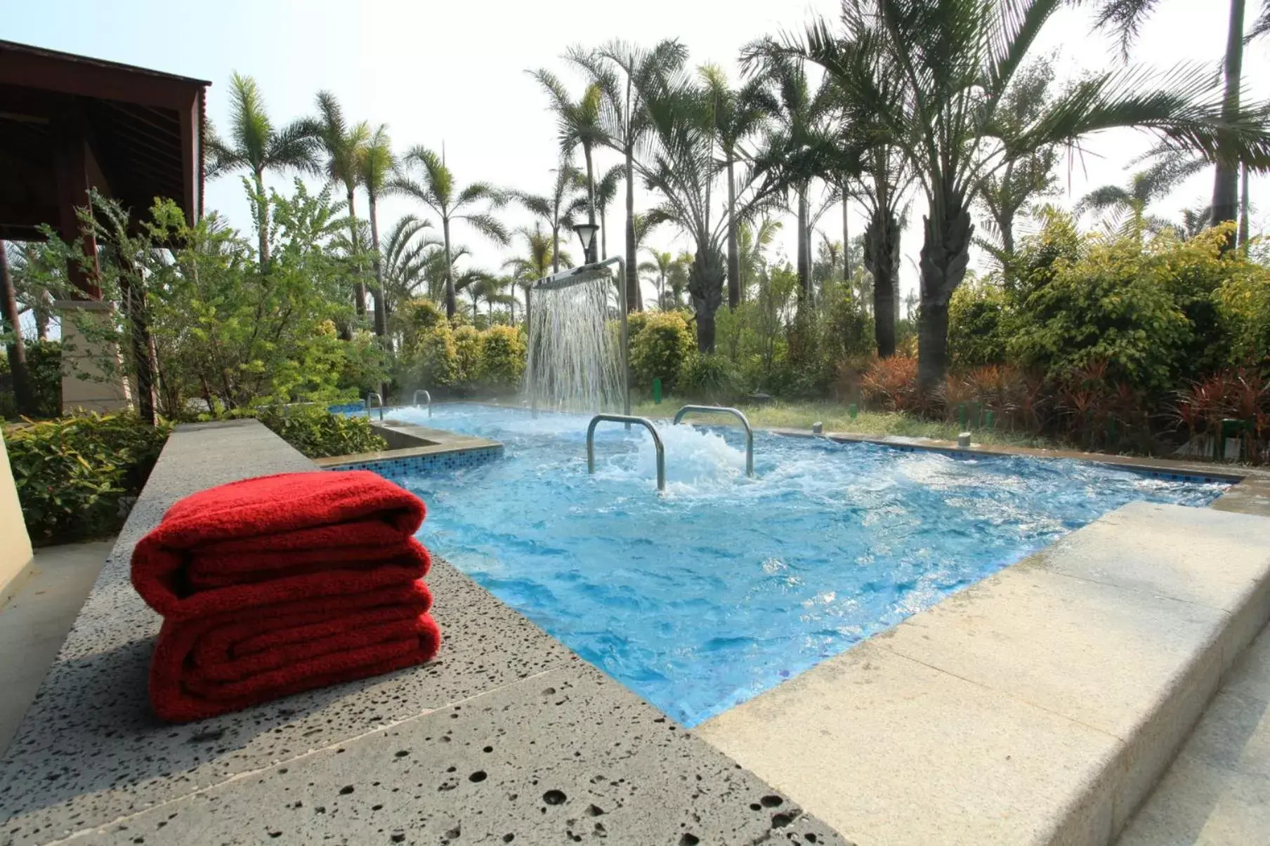 Area and facilities, Swimming Pool in Crowne Plaza Hailing Island, an IHG Hotel