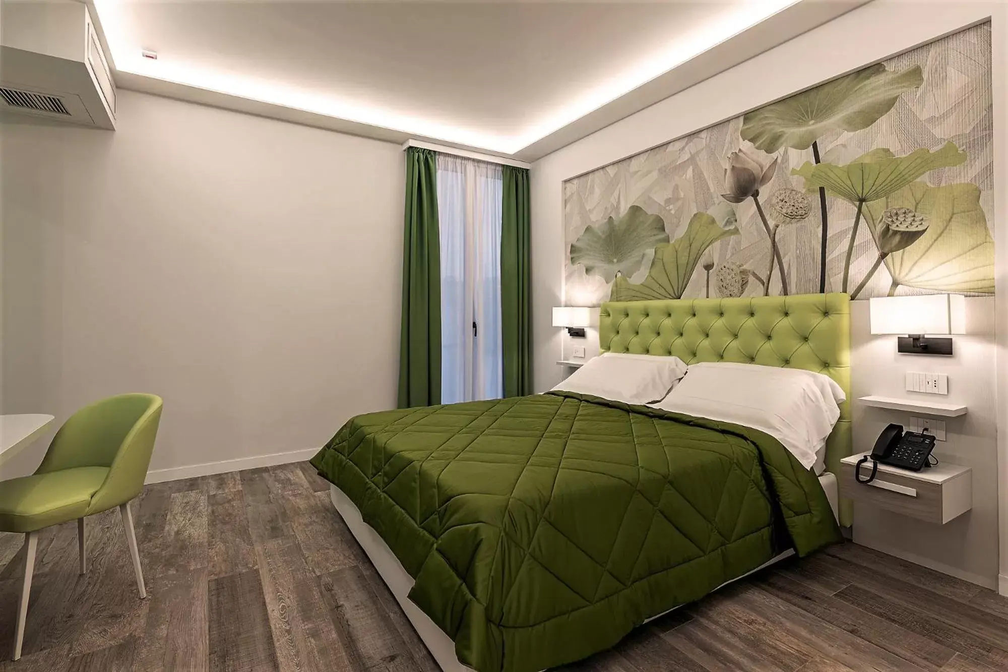 Bedroom, Bed in Petit Hotel