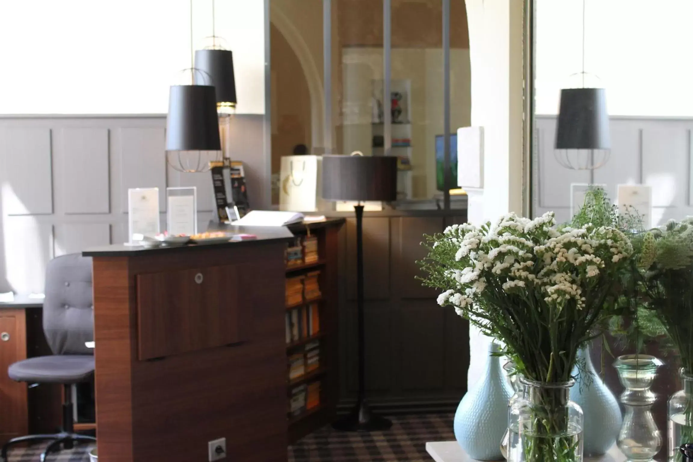 Lobby or reception in Hôtel jardin Le Pasteur