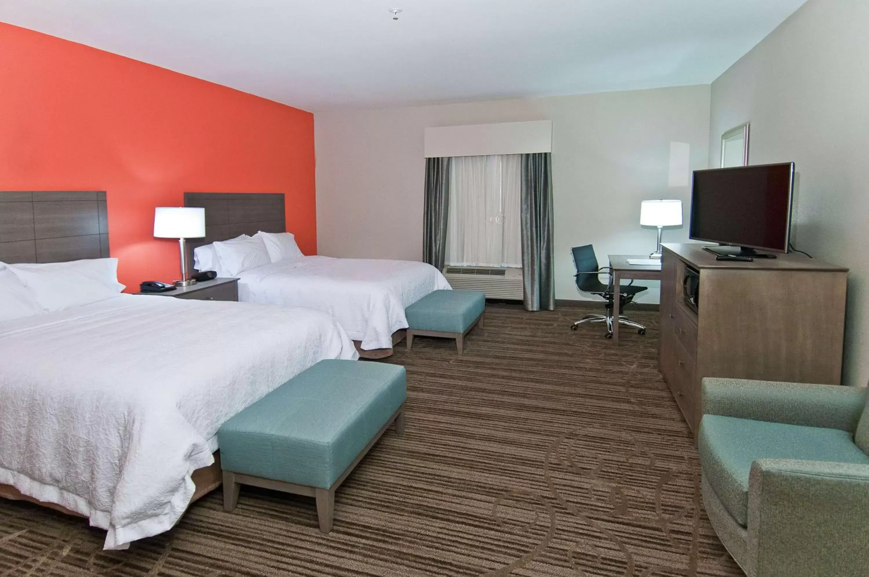 Bedroom, TV/Entertainment Center in Hampton Inn & Suites Pensacola/I-10 Pine Forest Road