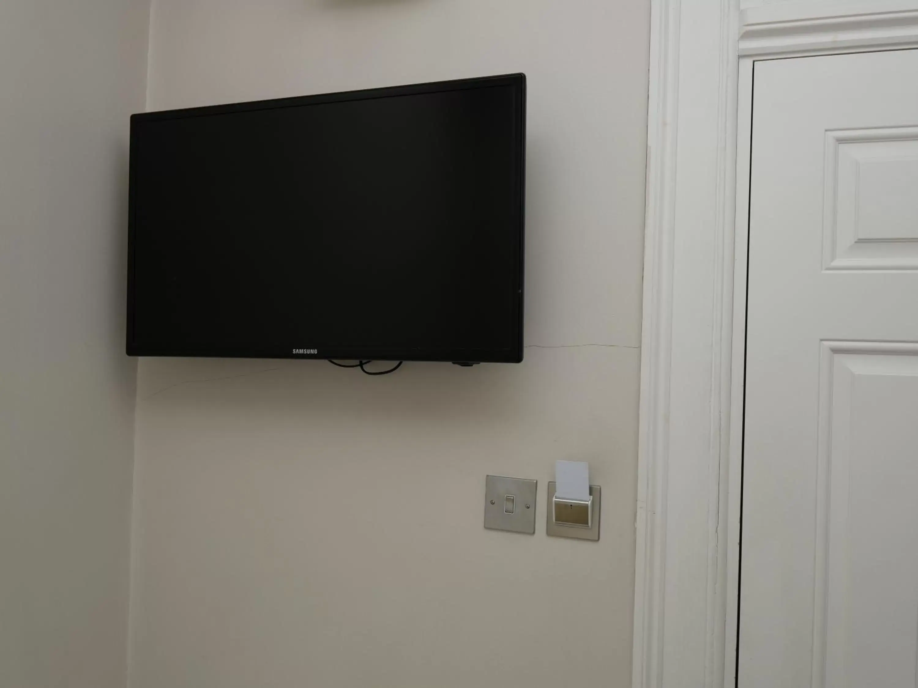 TV and multimedia, TV/Entertainment Center in Bloomsbury Palace Hotel