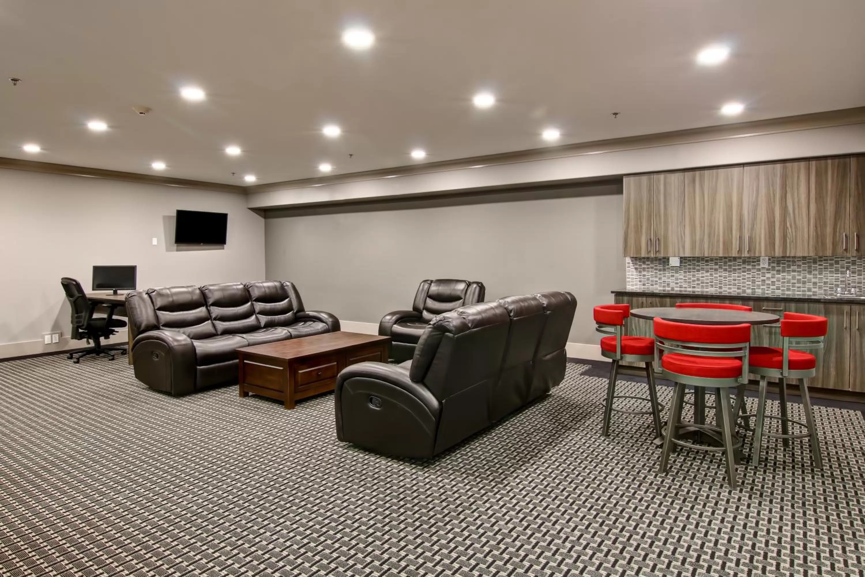 Business facilities in Chateau Nova Yellowknife