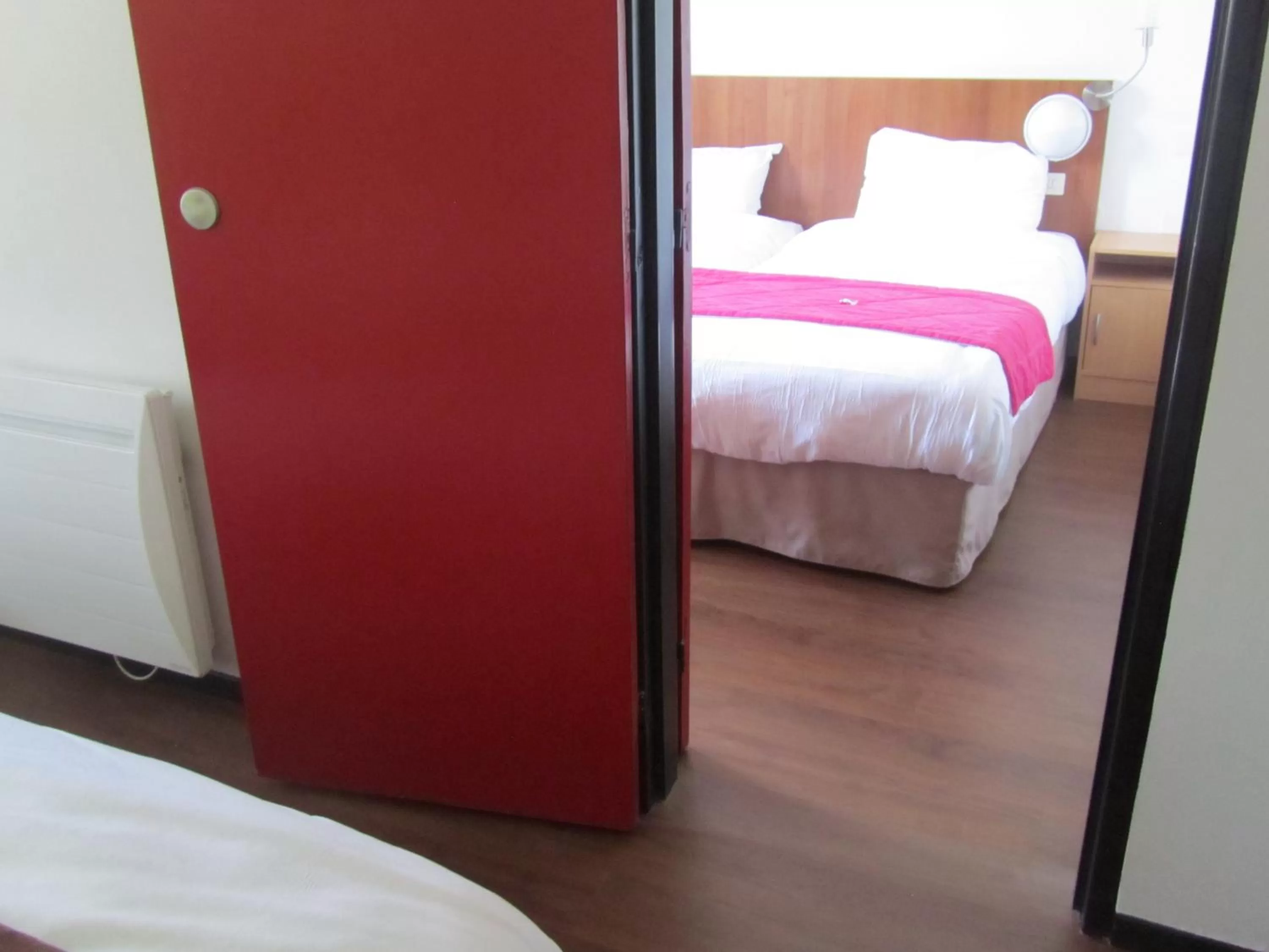 Photo of the whole room, Bed in Hôtel - Restaurant Le Saint Joseph