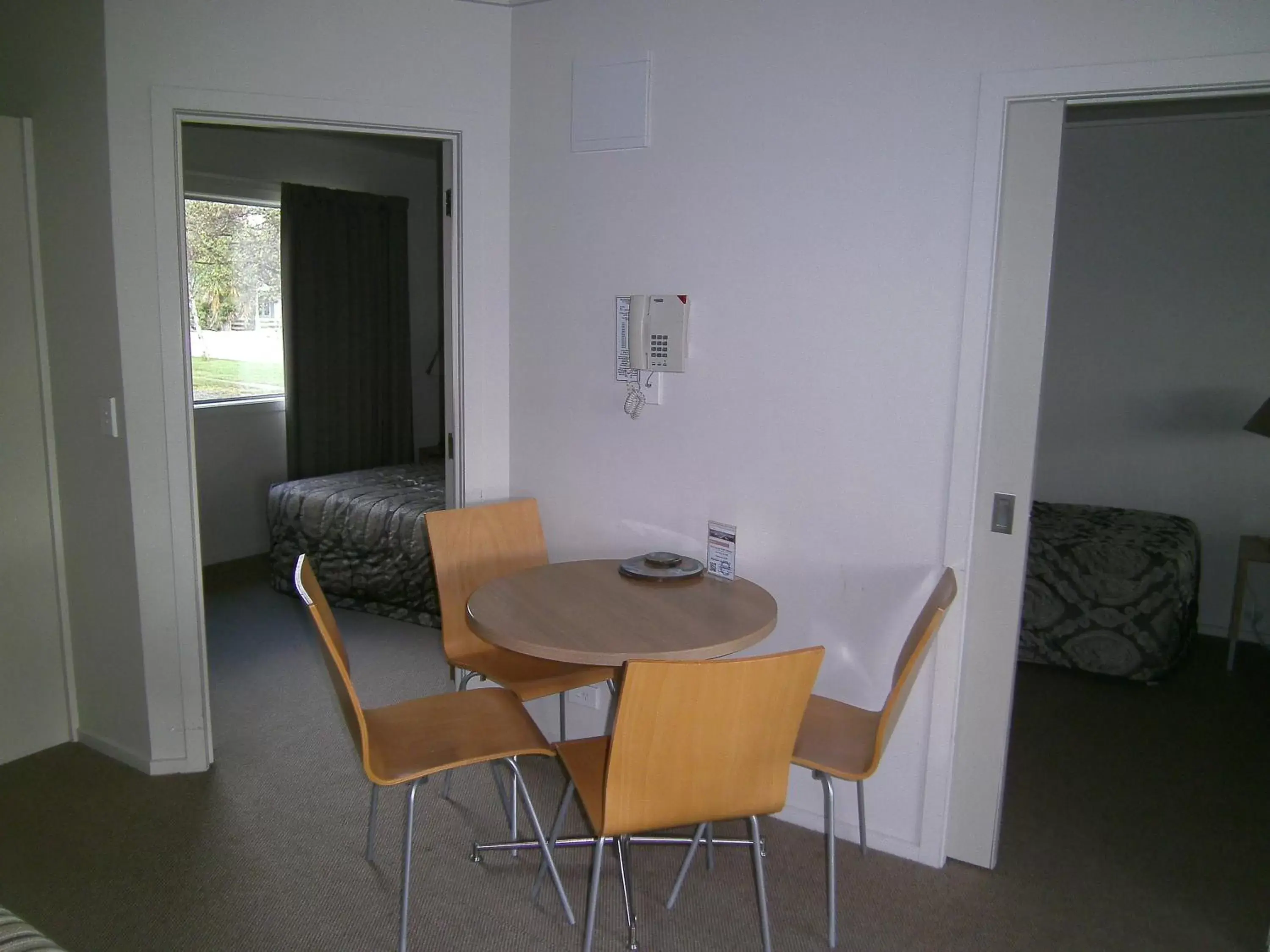 Living room, Dining Area in Anchorage Motel Apartments