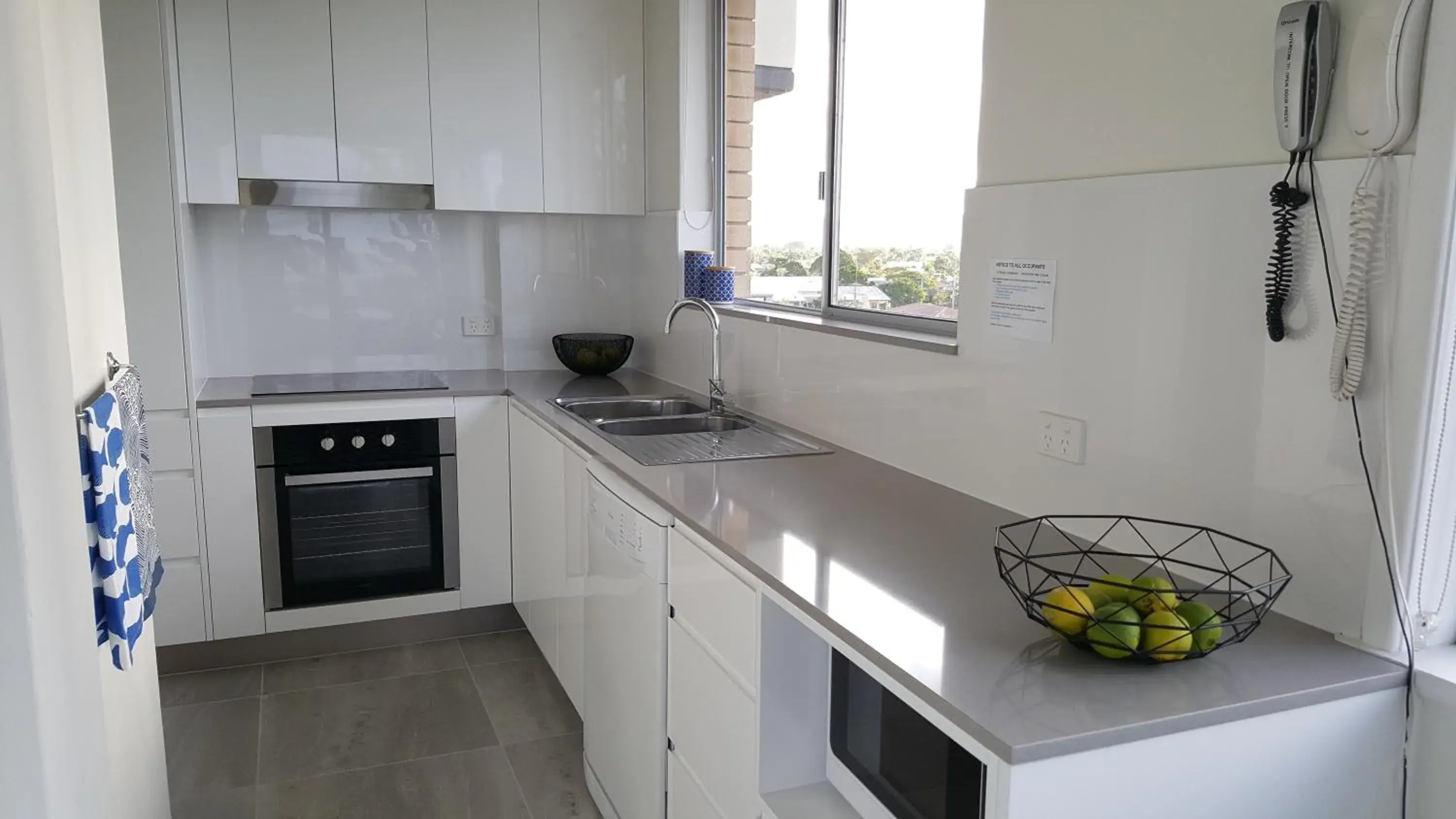 Kitchen or kitchenette, Kitchen/Kitchenette in Wyuna Beachfront Holiday Apartments