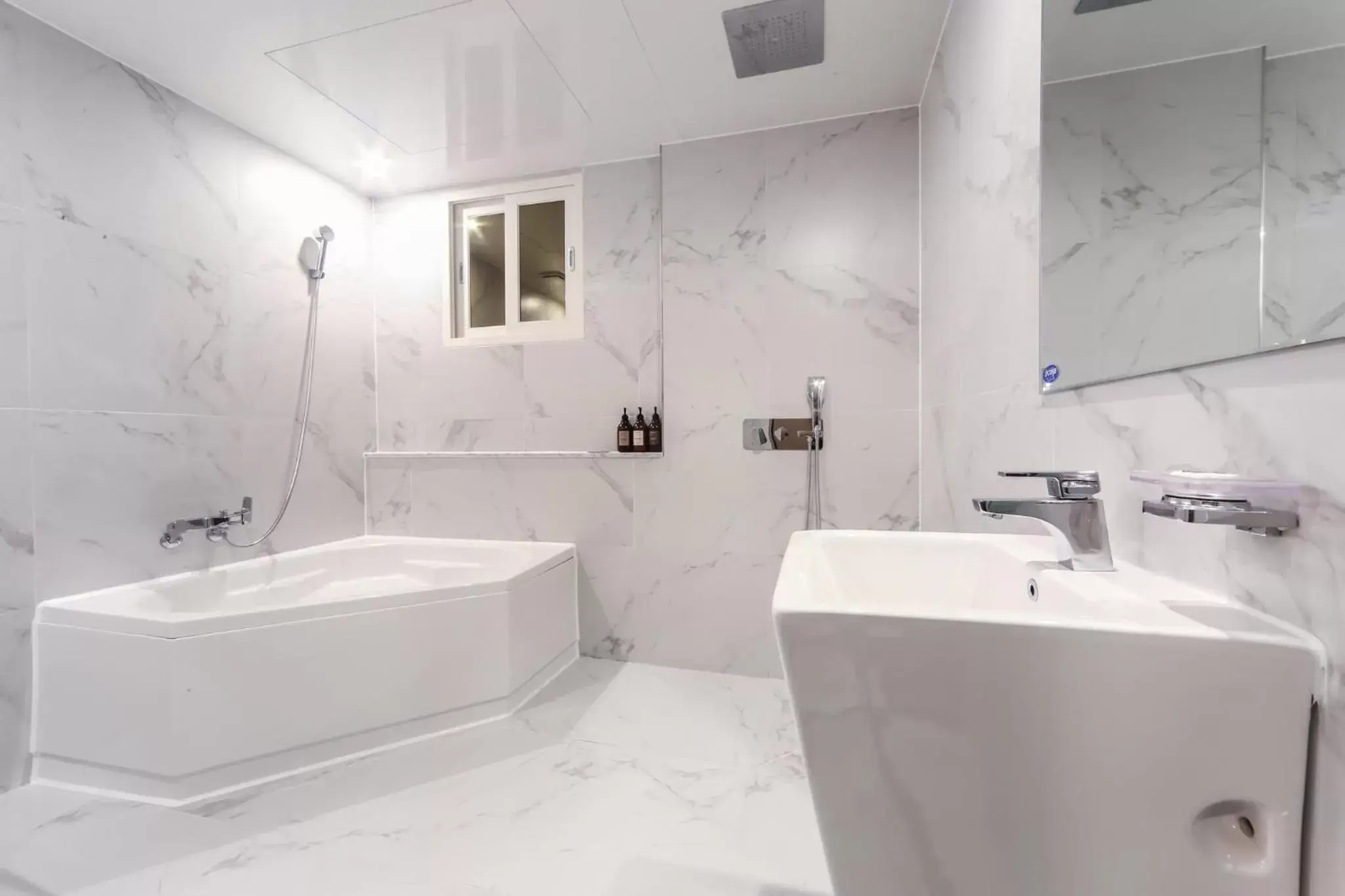 Bathroom in Seomyeon Brown-dot hotel Gold Bathroom in Seomyeon Brown-dot hotel Gold