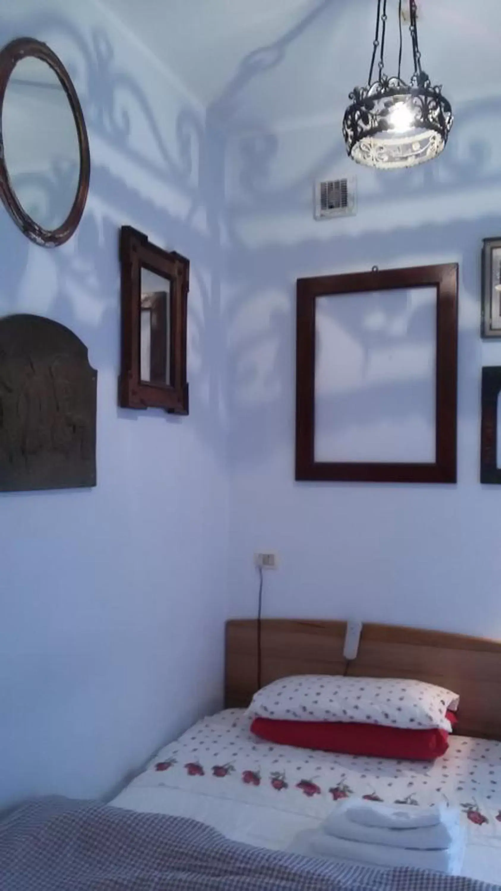 Single Room with Private Bathroom - single occupancy in Villa Fiorita Single Room with Private Bathroom - single occupancy in Villa Fiorita