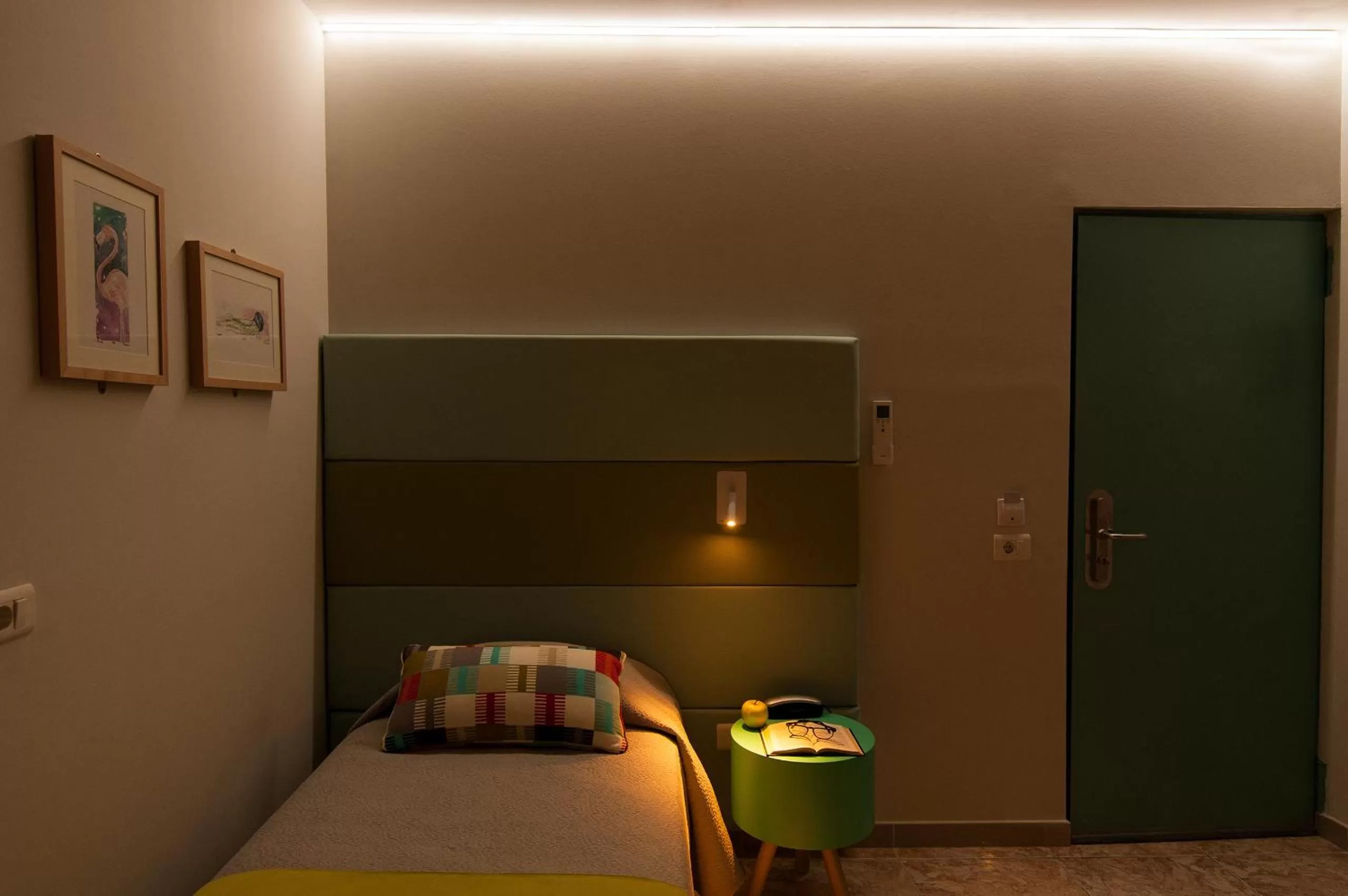 Bedroom, Bed in Hotel Apartamento Bajamar