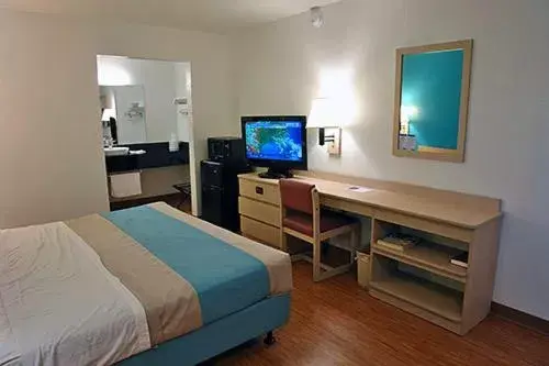 Bed, TV/Entertainment Center in Motel 6-El Centro, CA