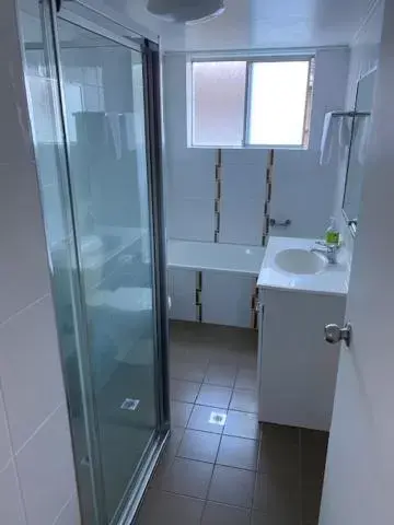 Bathroom in Tradewinds Apartments