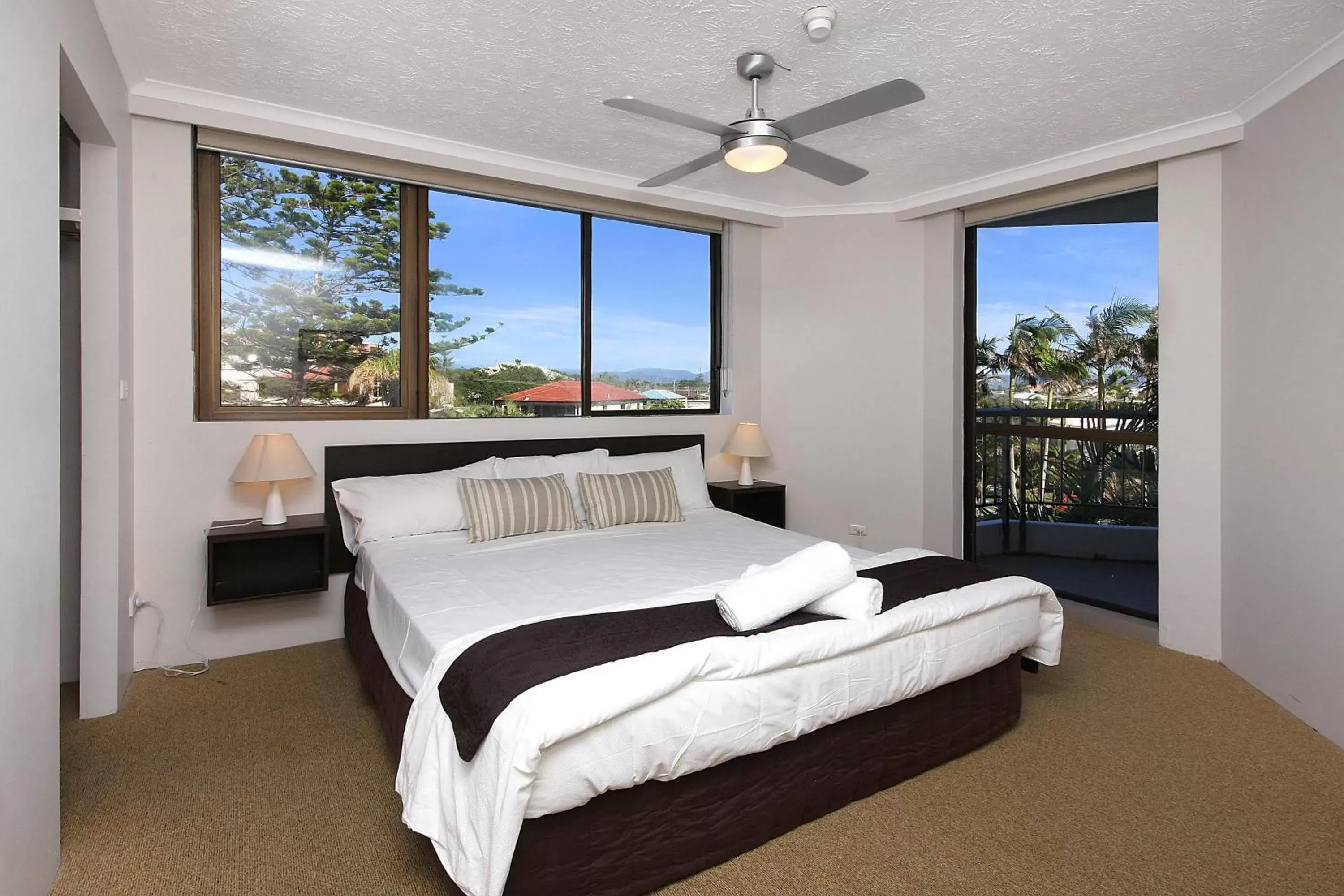 Bedroom, Bed in Spindrift on the Beach - Absolute Beachfront