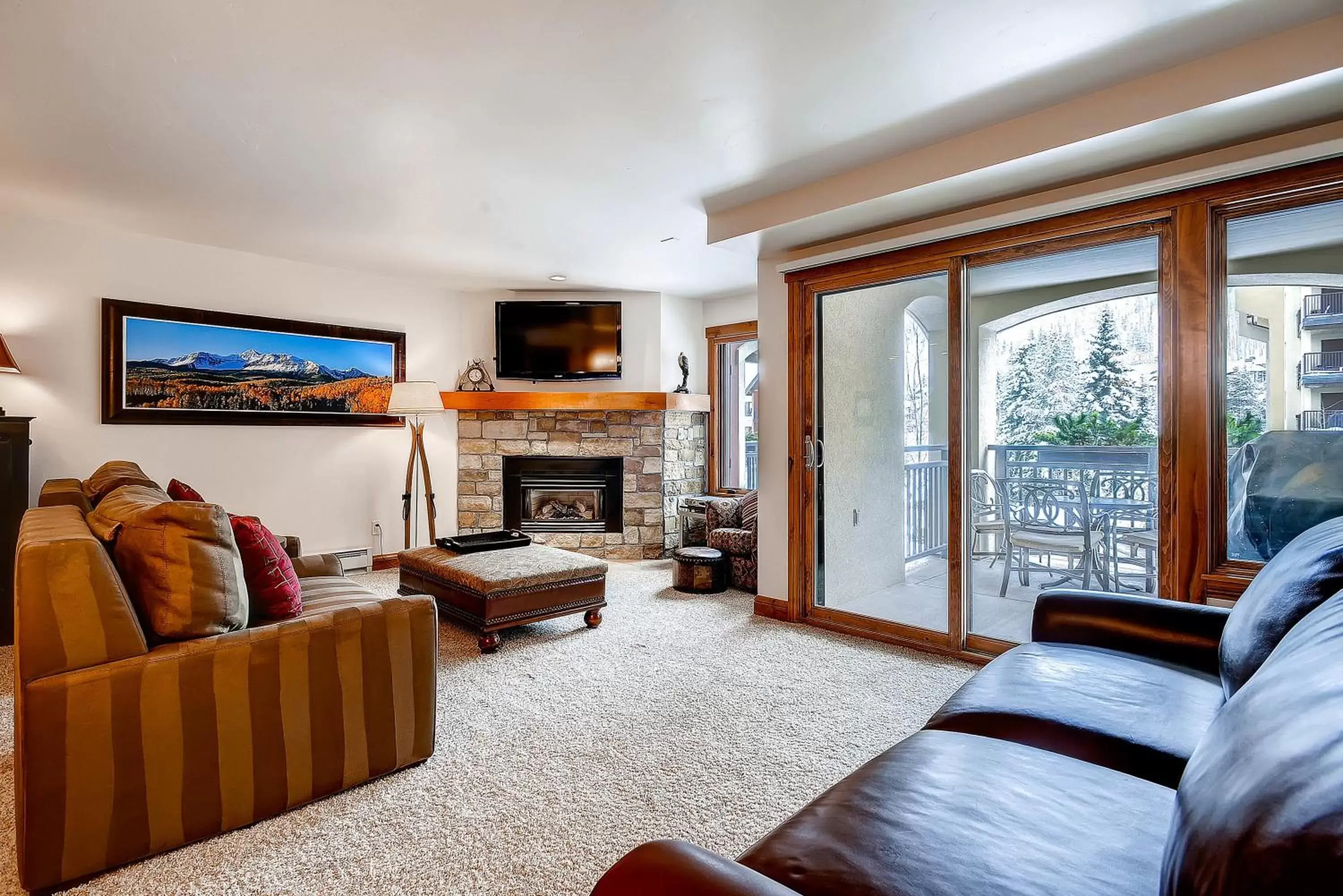 TV and multimedia, Seating Area in Lion Square Lodge