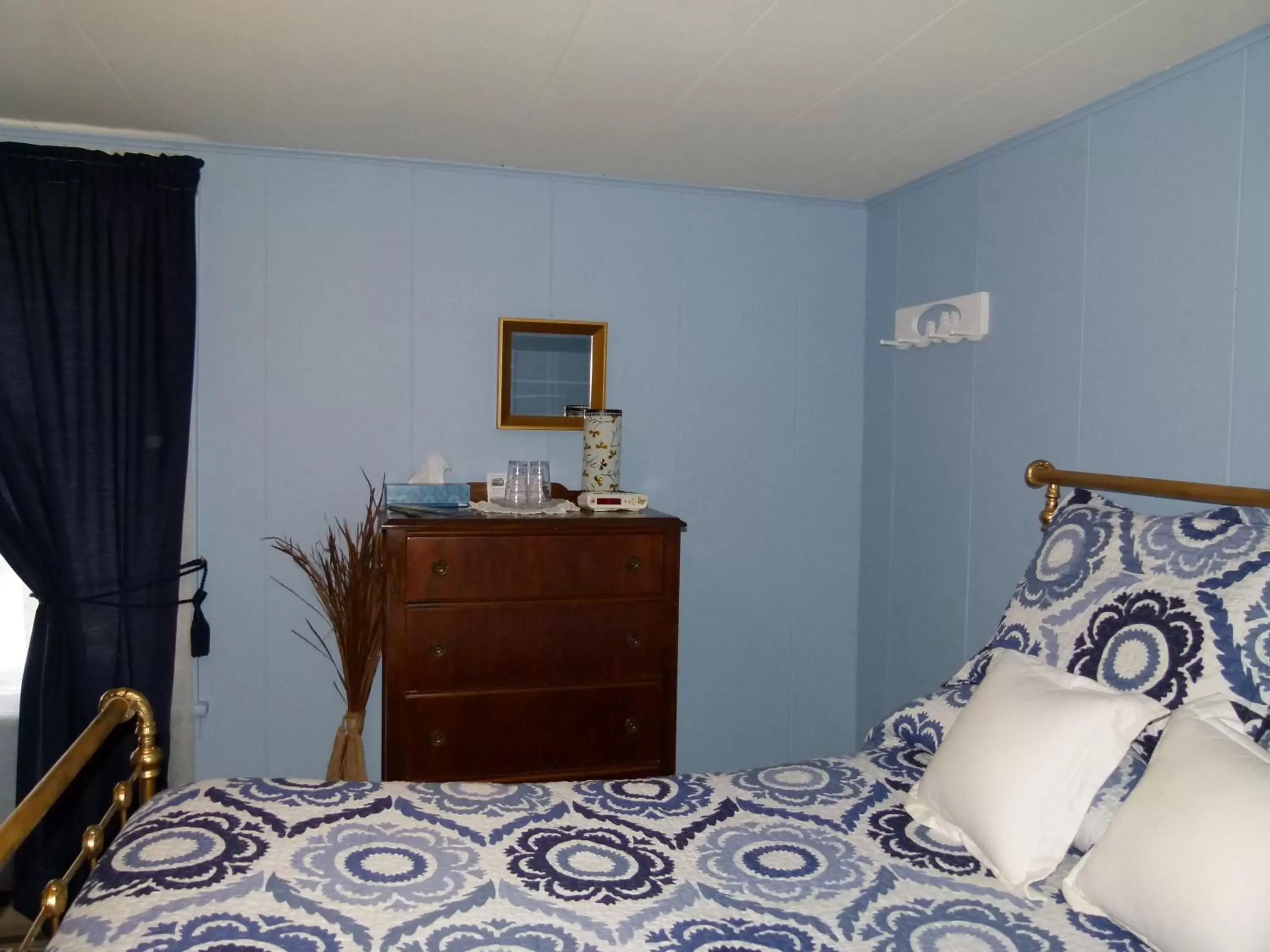 Photo of the whole room, Bed in La Maison entre Mer Montagnes