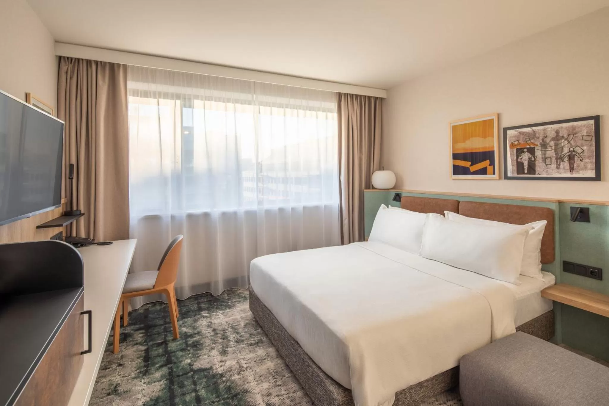 Photo of the whole room, Bed in Crowne Plaza Budapest by IHG