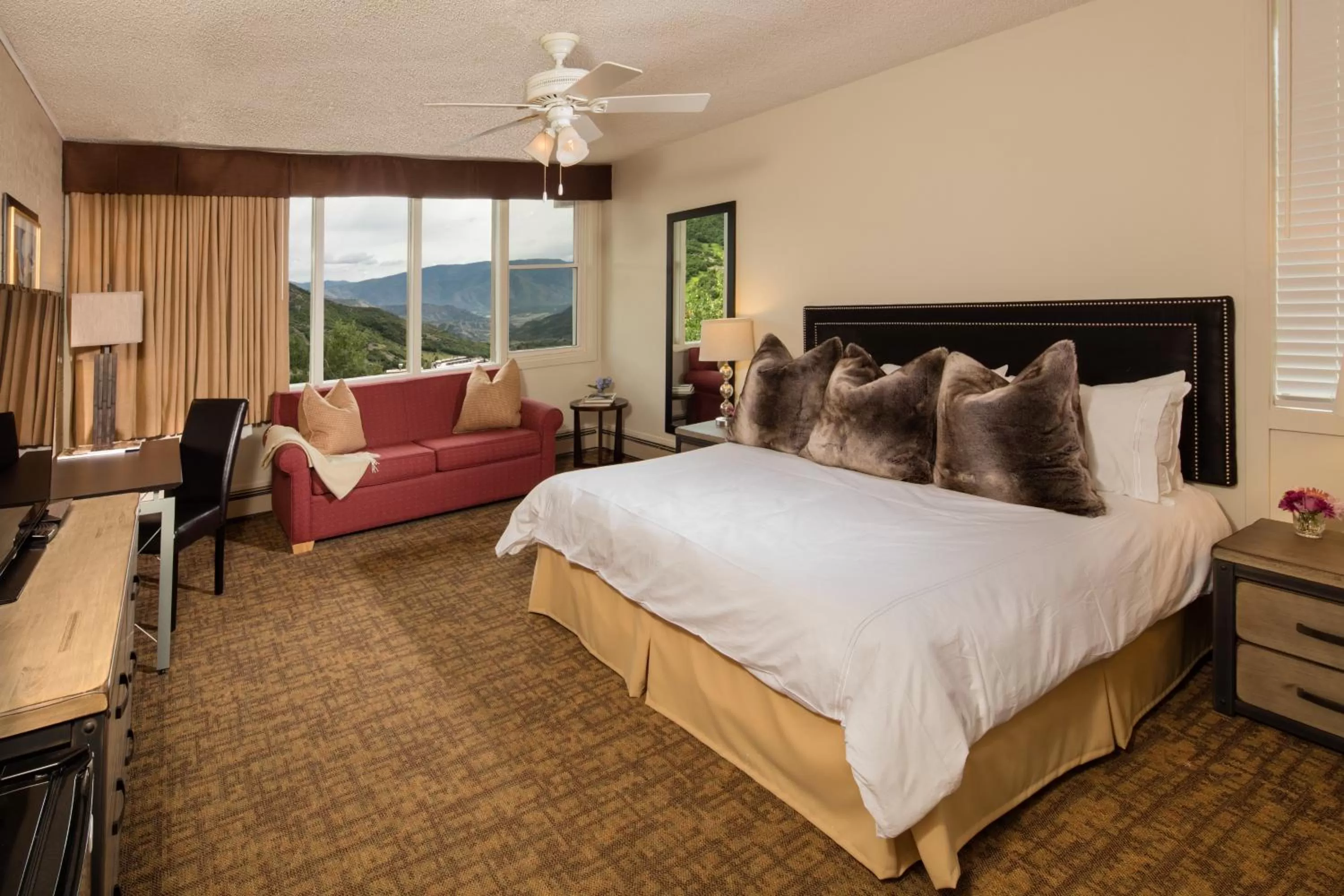 Natural landscape, Bed in Mountain Chalet Snowmass