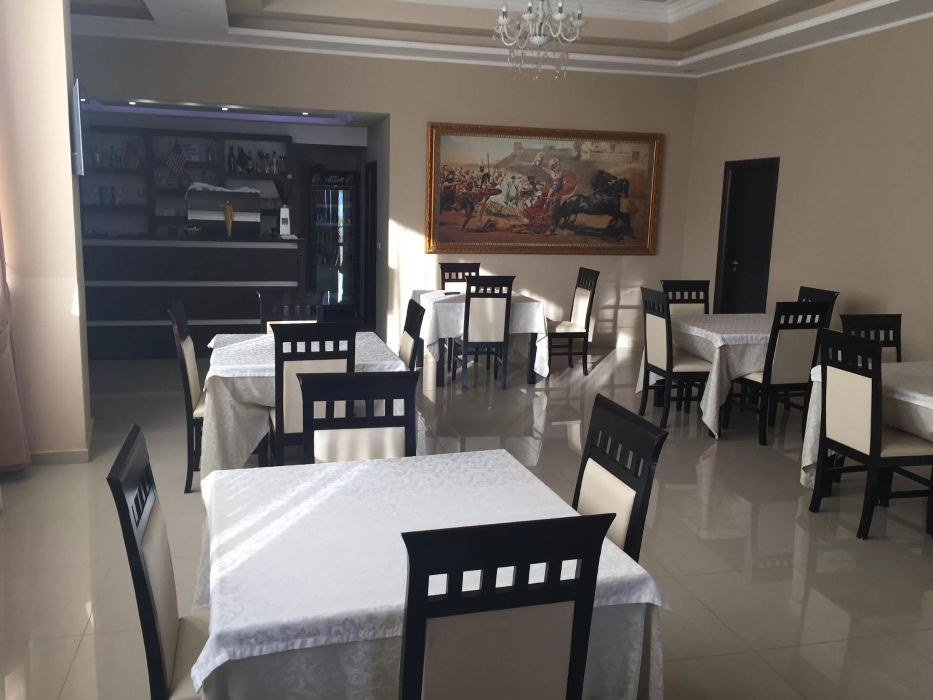 Restaurant/places to eat in Haris Hotel