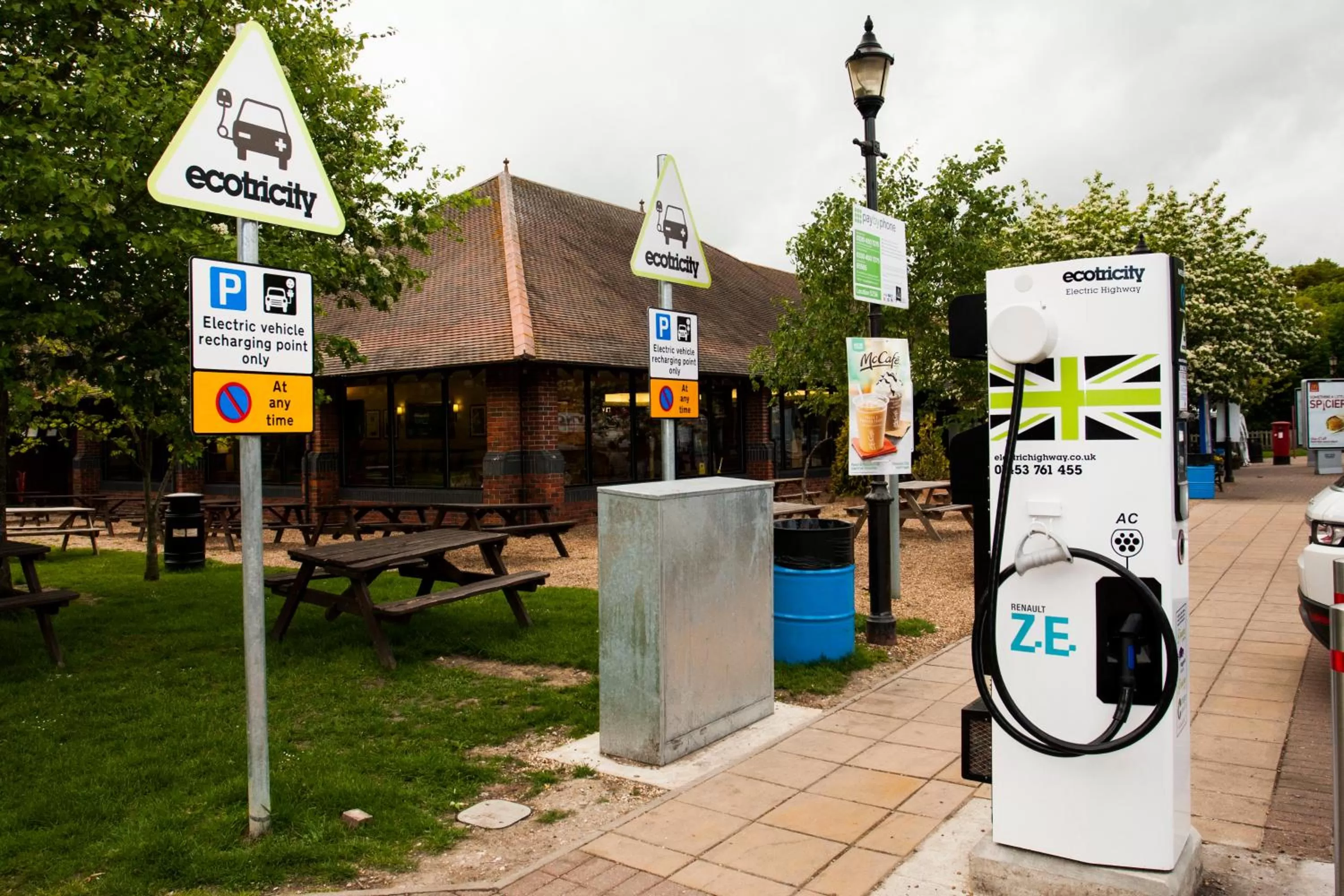 On-site shops in Days Inn by Wyndham Sevenoaks Clacket Lane