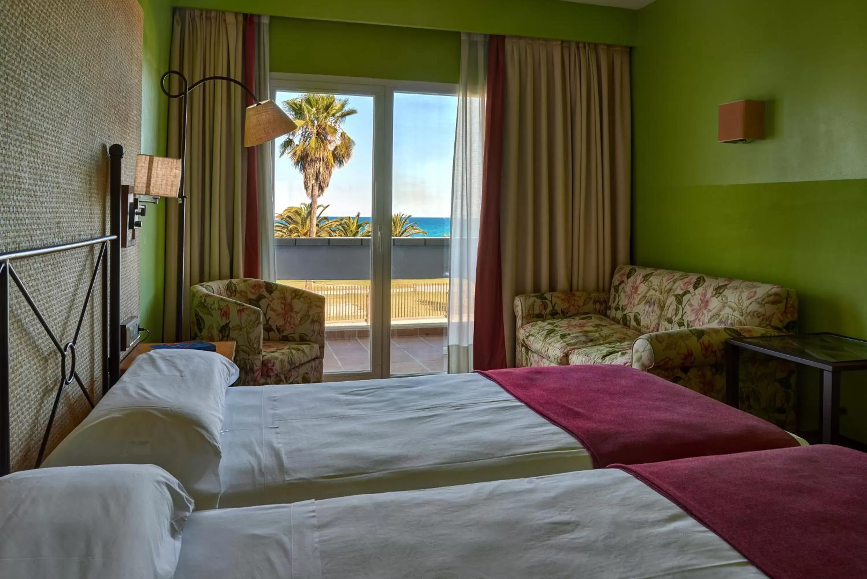 Photo of the whole room, Bed in Parador de Benicarló