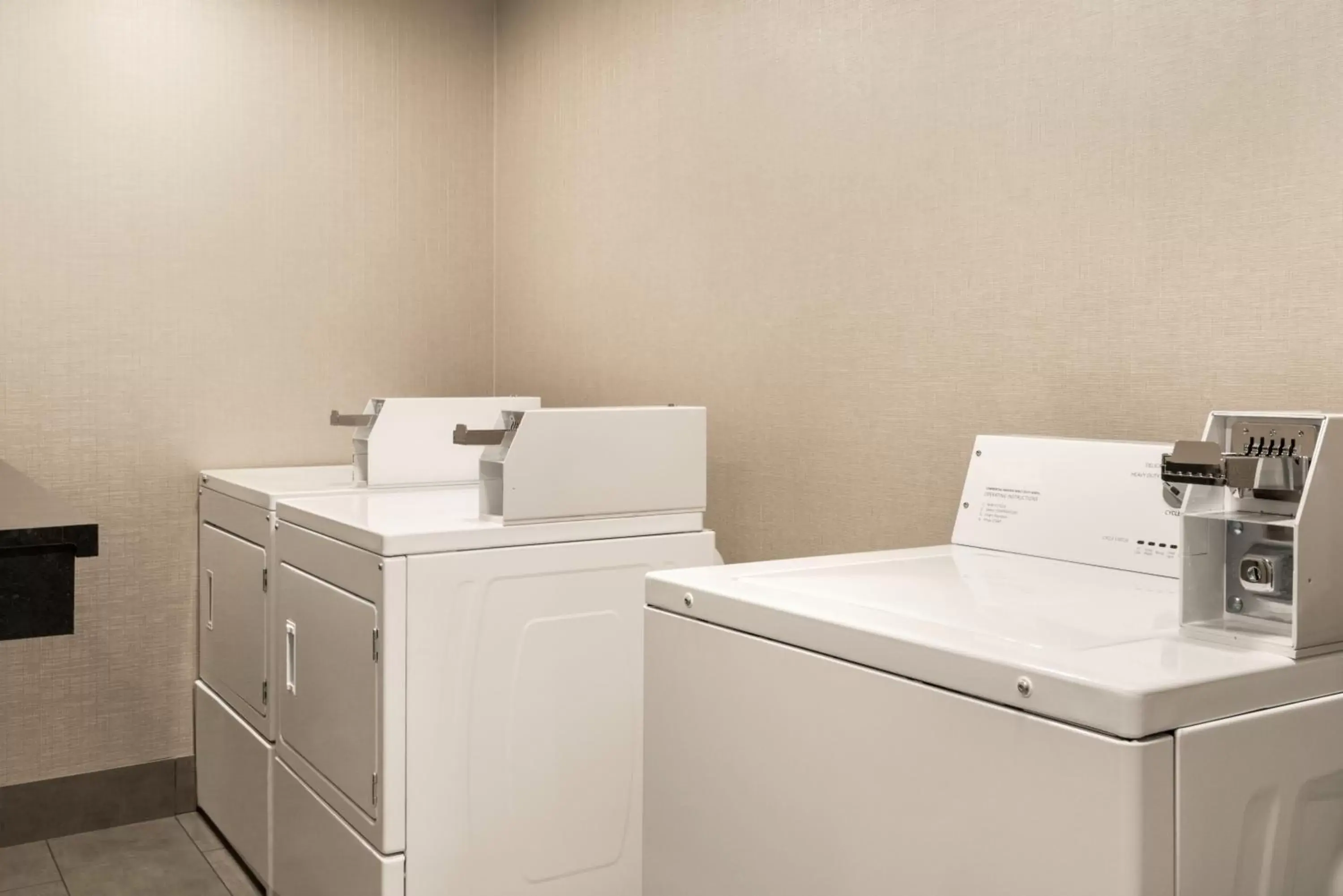 Area and facilities, Kitchen/Kitchenette in Ramada by Wyndham Airdrie Hotel & Suites