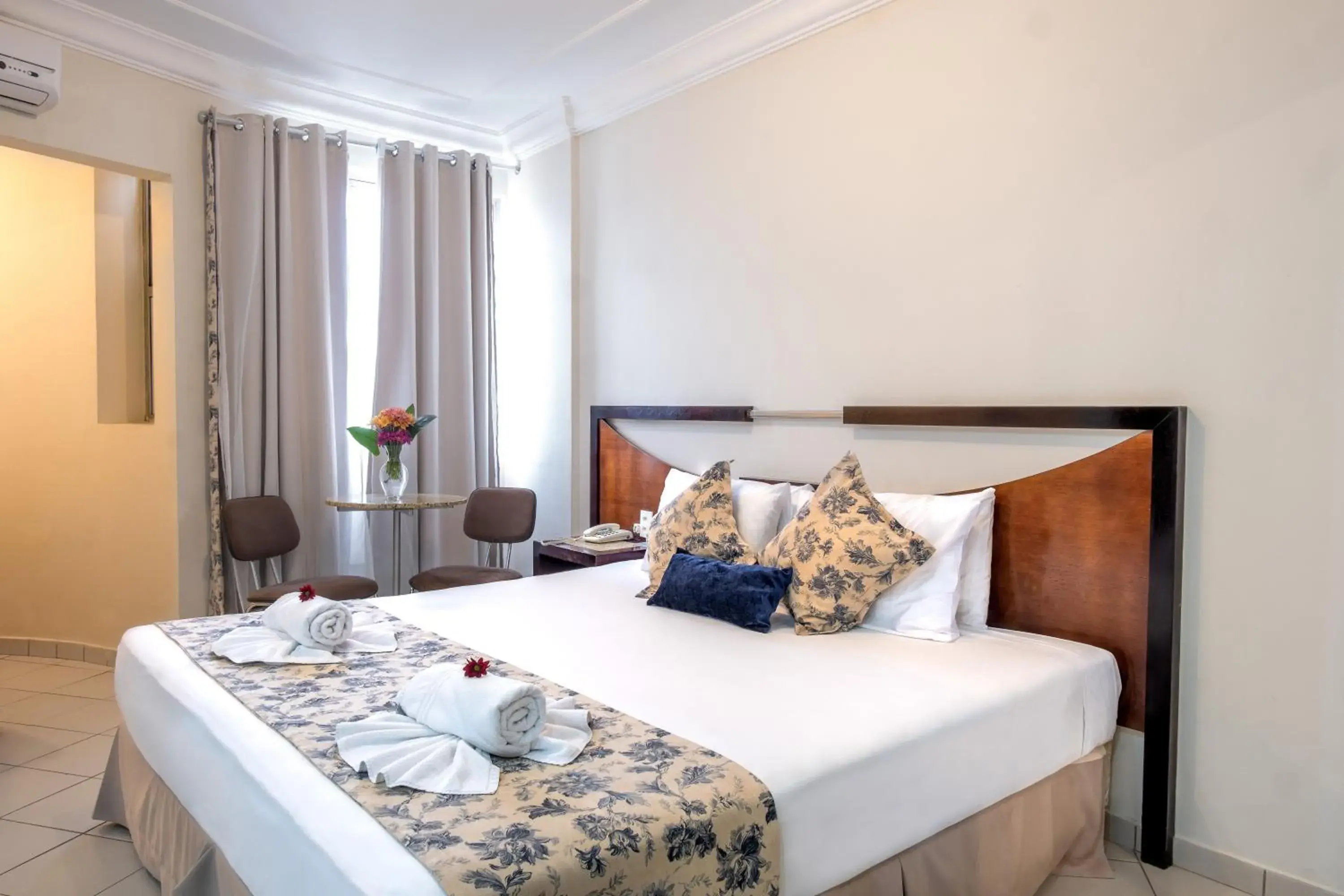 Bedroom, Bed in Tower Franca Hotel
