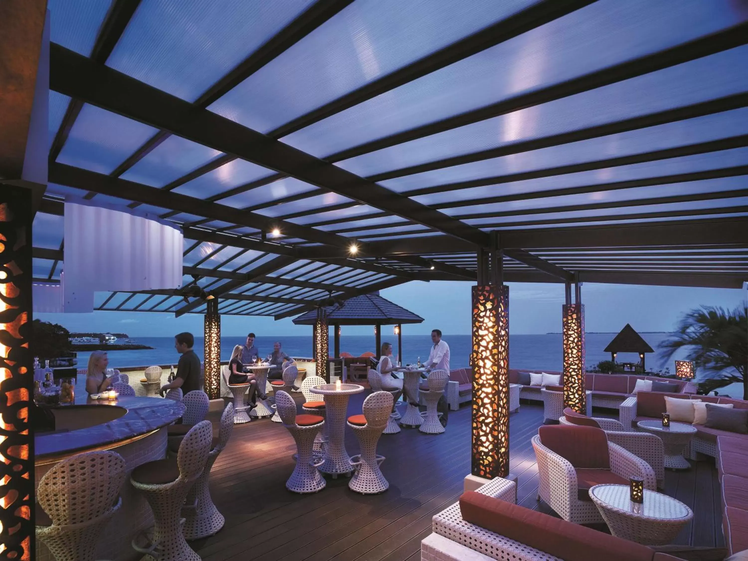 Lounge or bar in Shangri-La Mactan, Cebu Lounge or bar in Shangri-La Mactan, Cebu