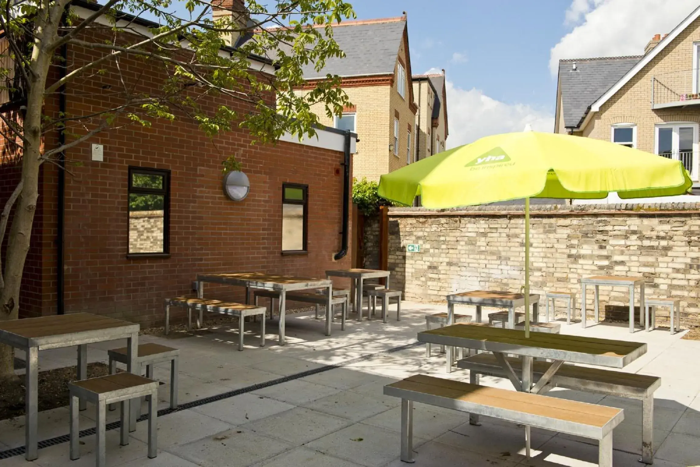 Facade/entrance, Restaurant/Places to Eat in YHA Cambridge Hostel