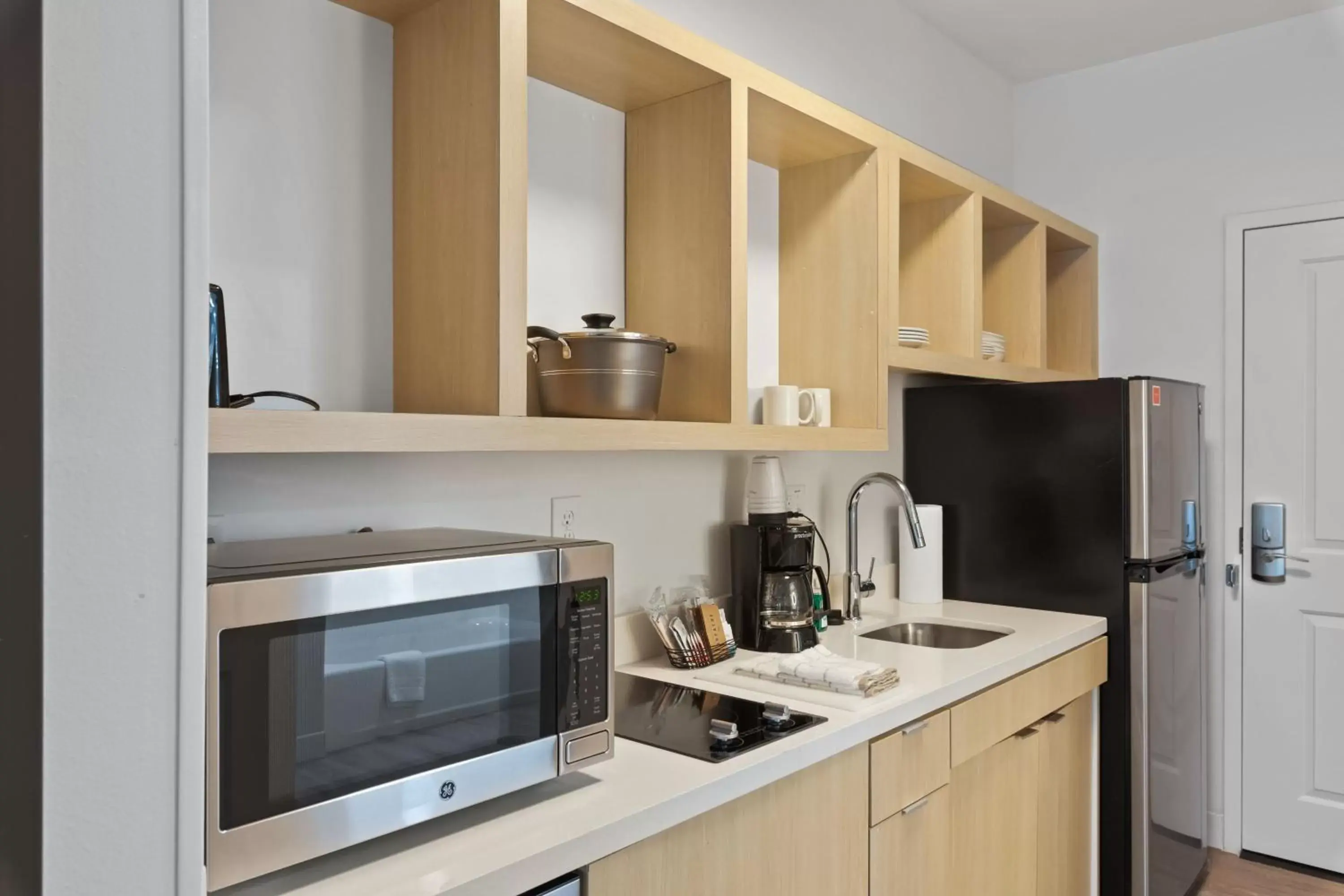 Kitchen or kitchenette, Kitchen/Kitchenette in TownePlace Suites by Marriott White Hall