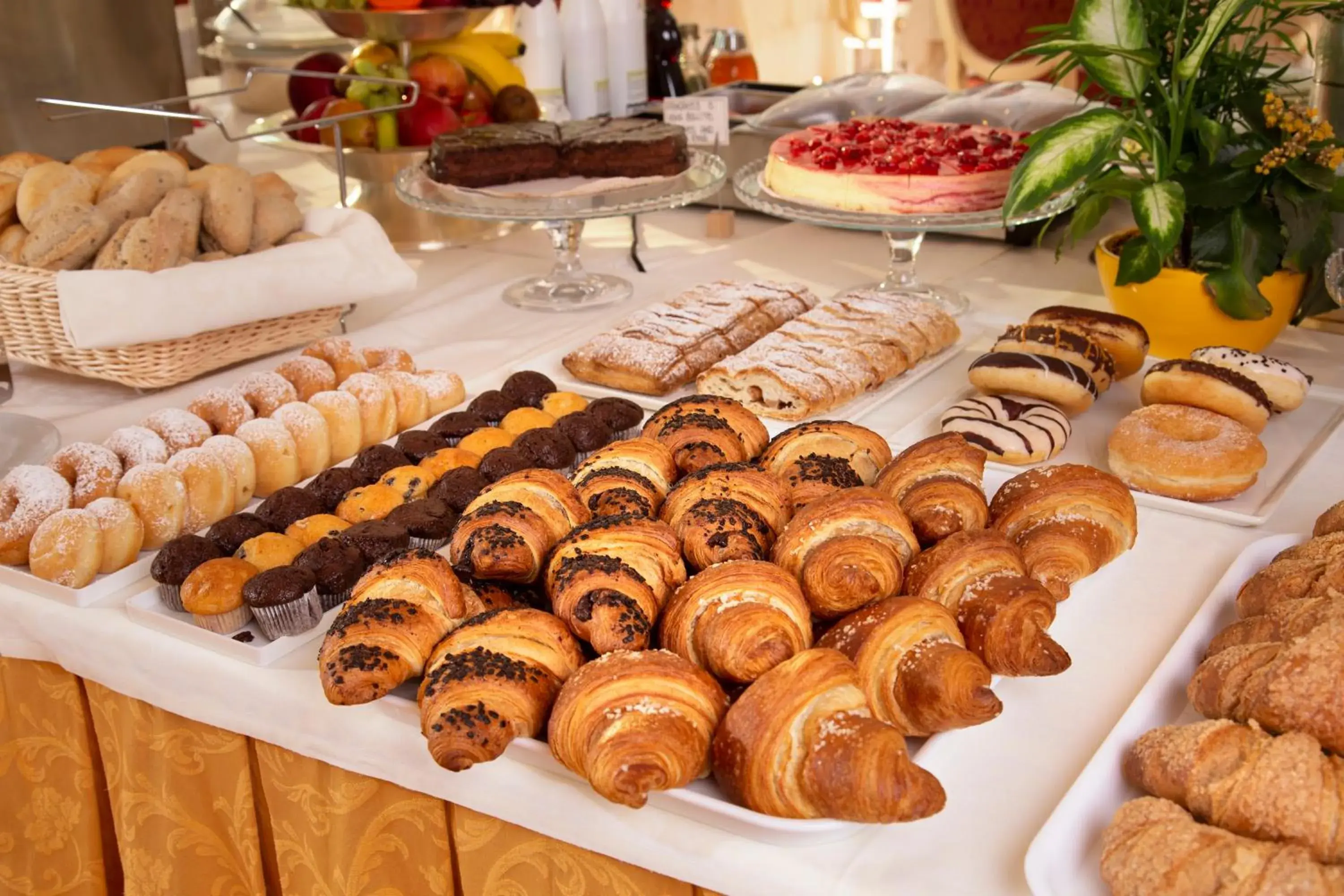 Breakfast, Food in Hotel Gallia Palace