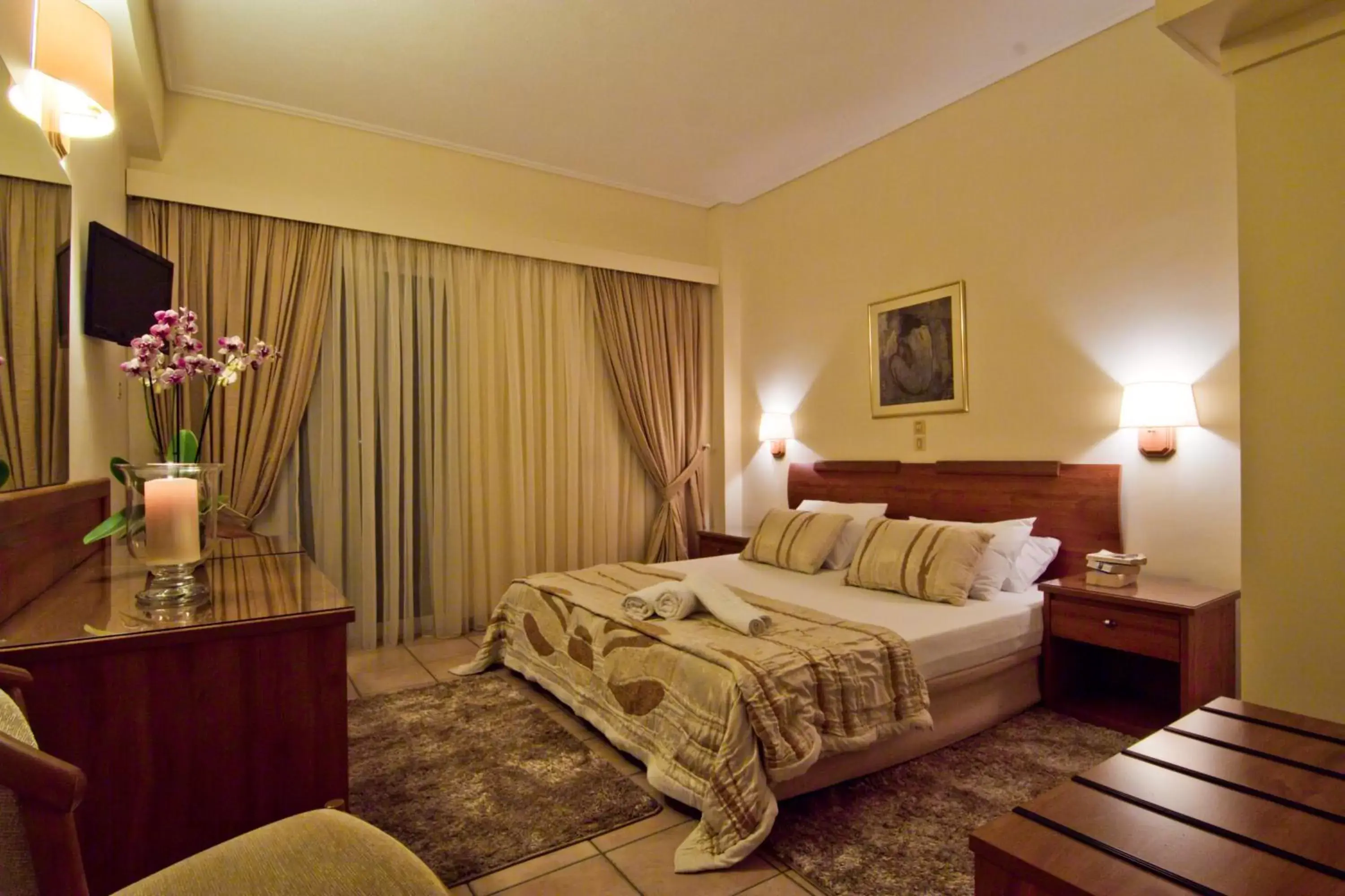 Photo of the whole room, Bed in Green Hill Hotel