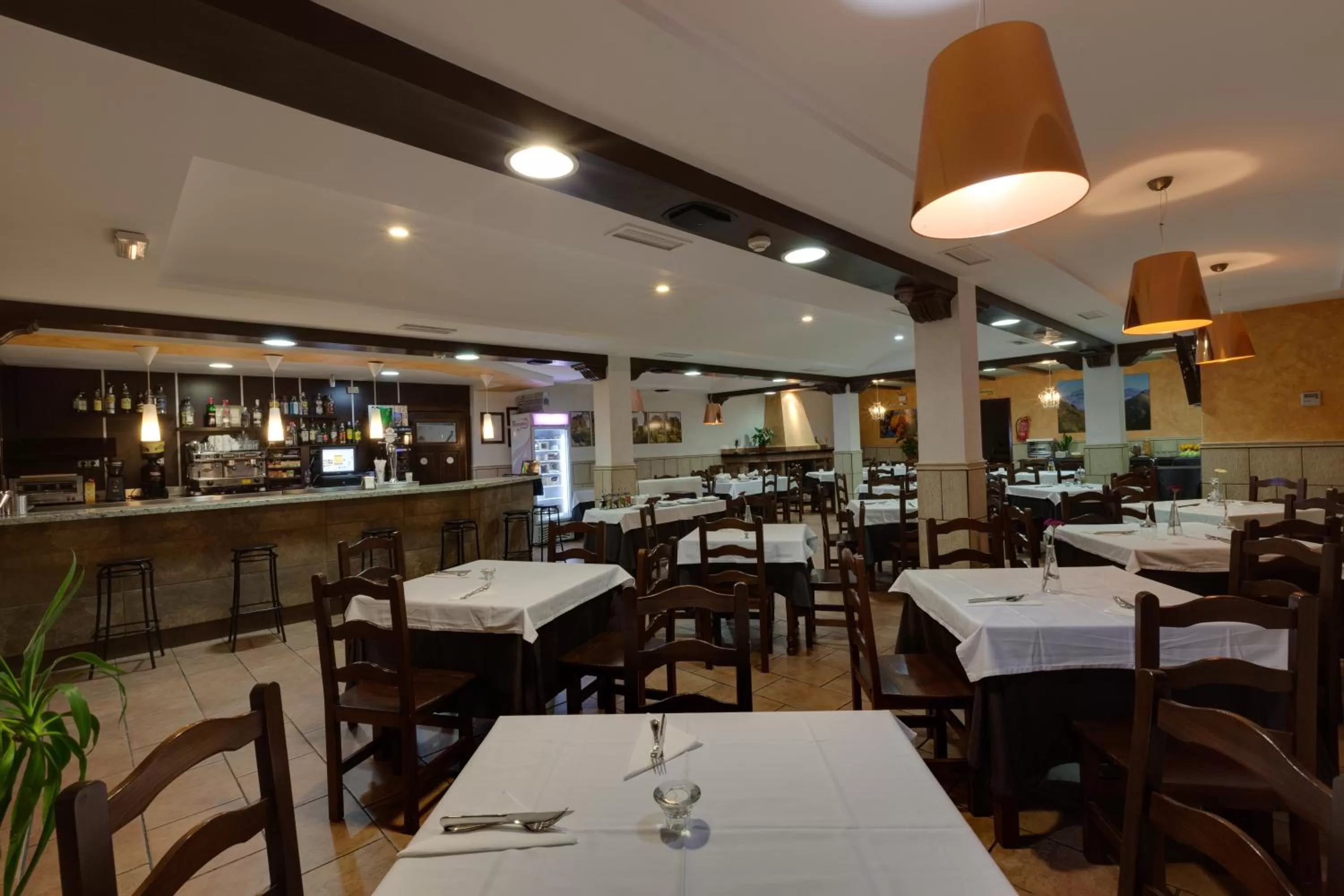 Restaurant/places to eat in Hotel Rural Huerta del Laurel