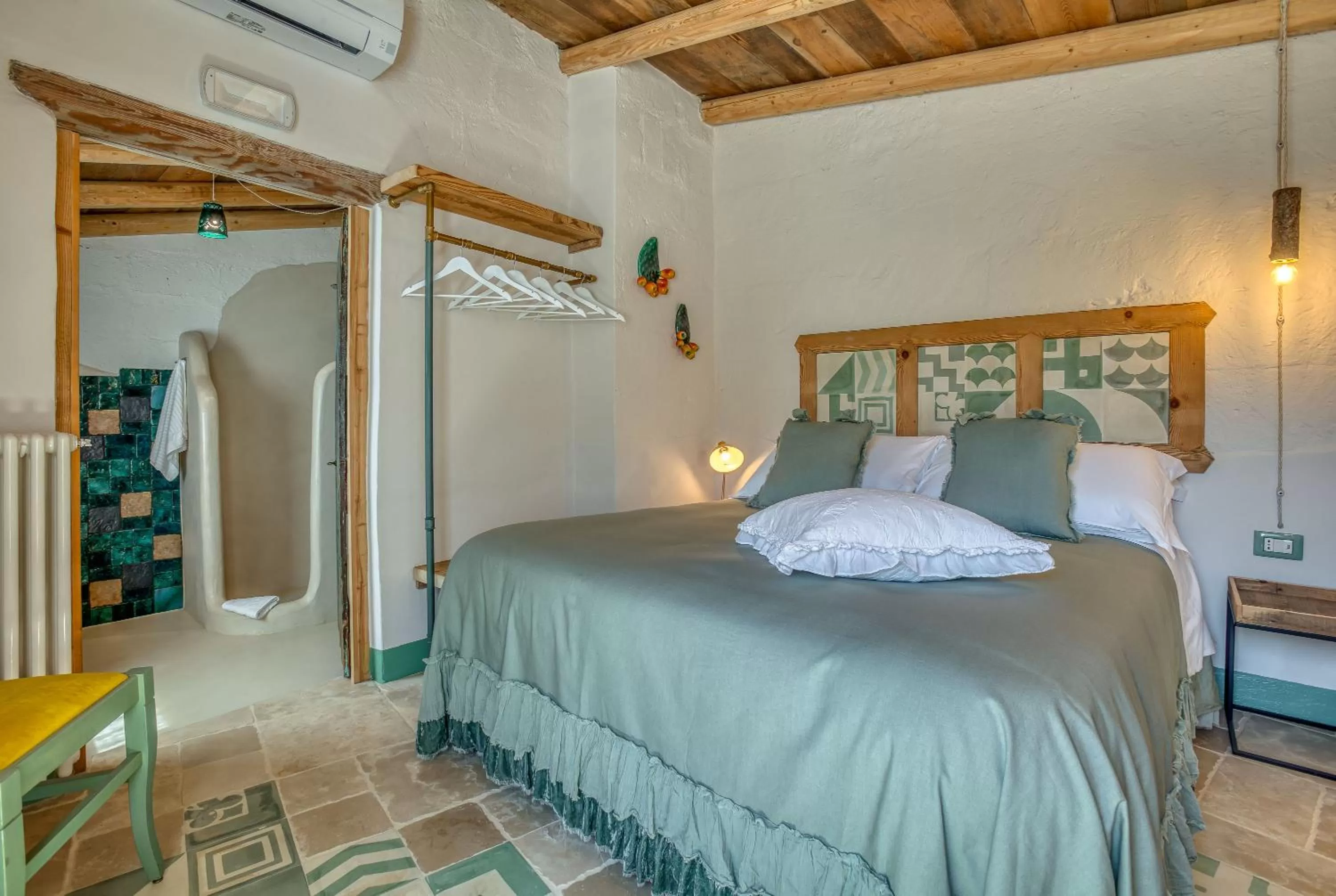 Shower, Bed in Trulli Terra Magica