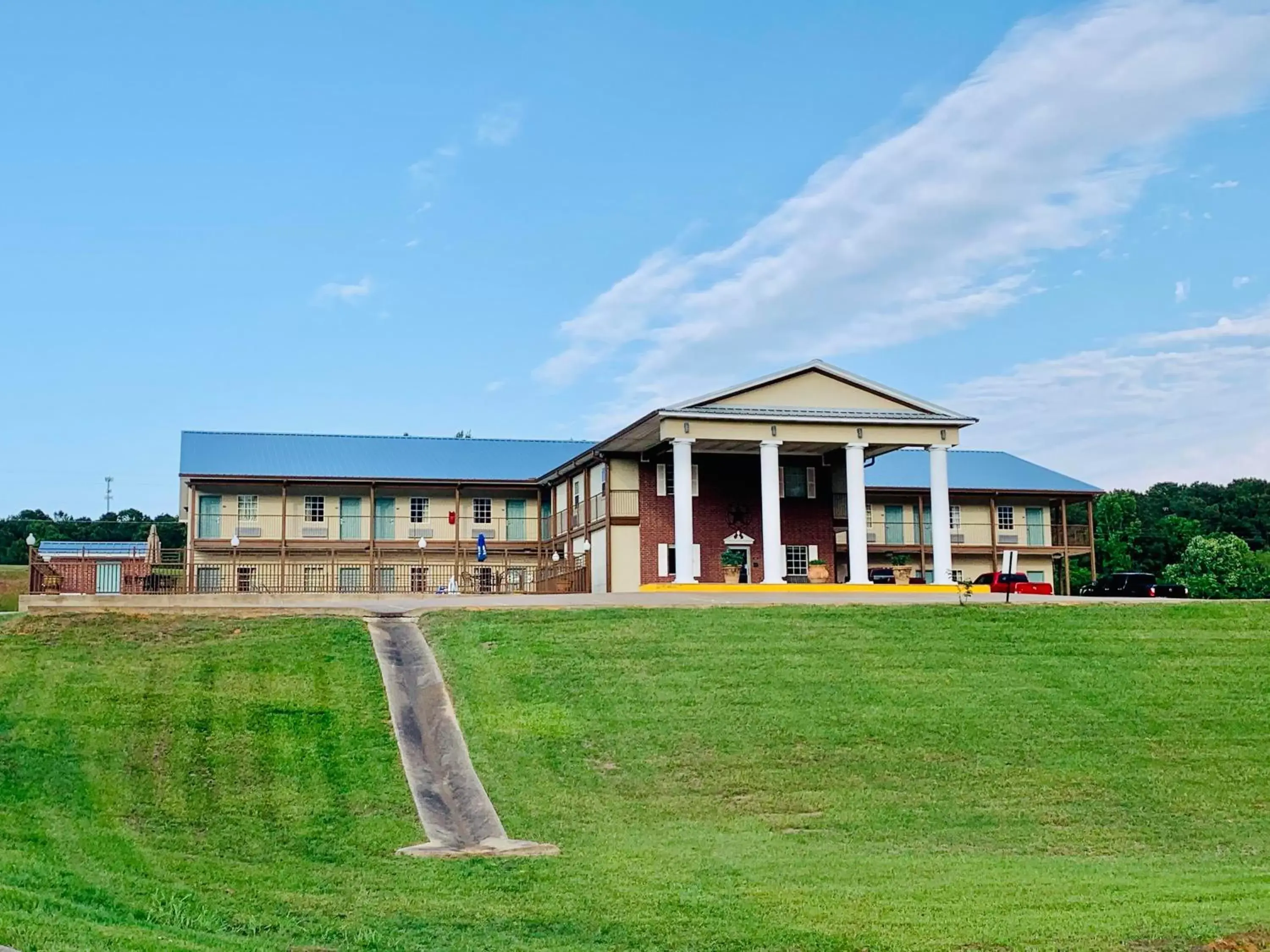 Property building in Weston Inn & Suites Property building in Weston Inn & Suites