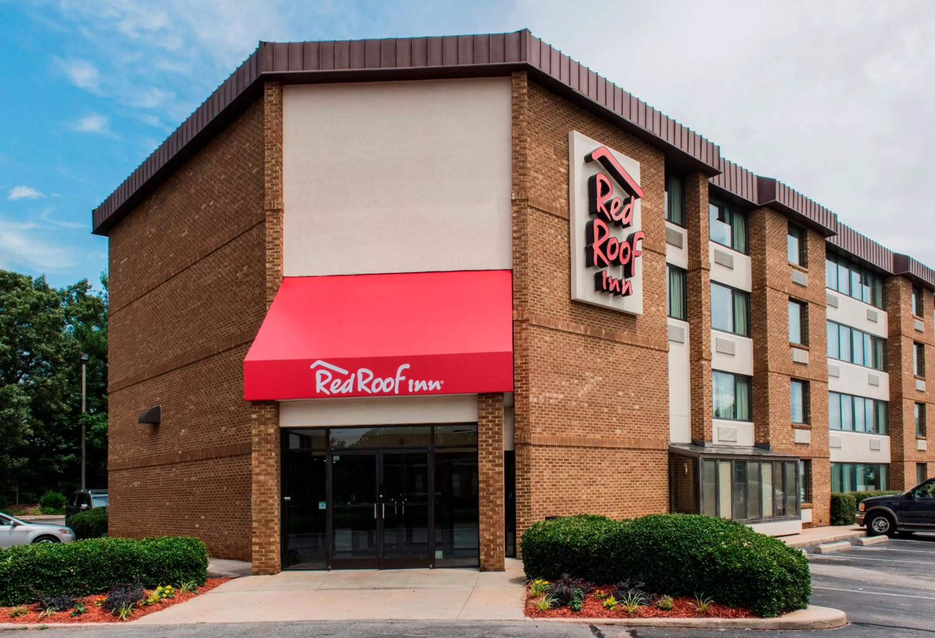 Property building in Red Roof Inn Raleigh Southwest - Cary