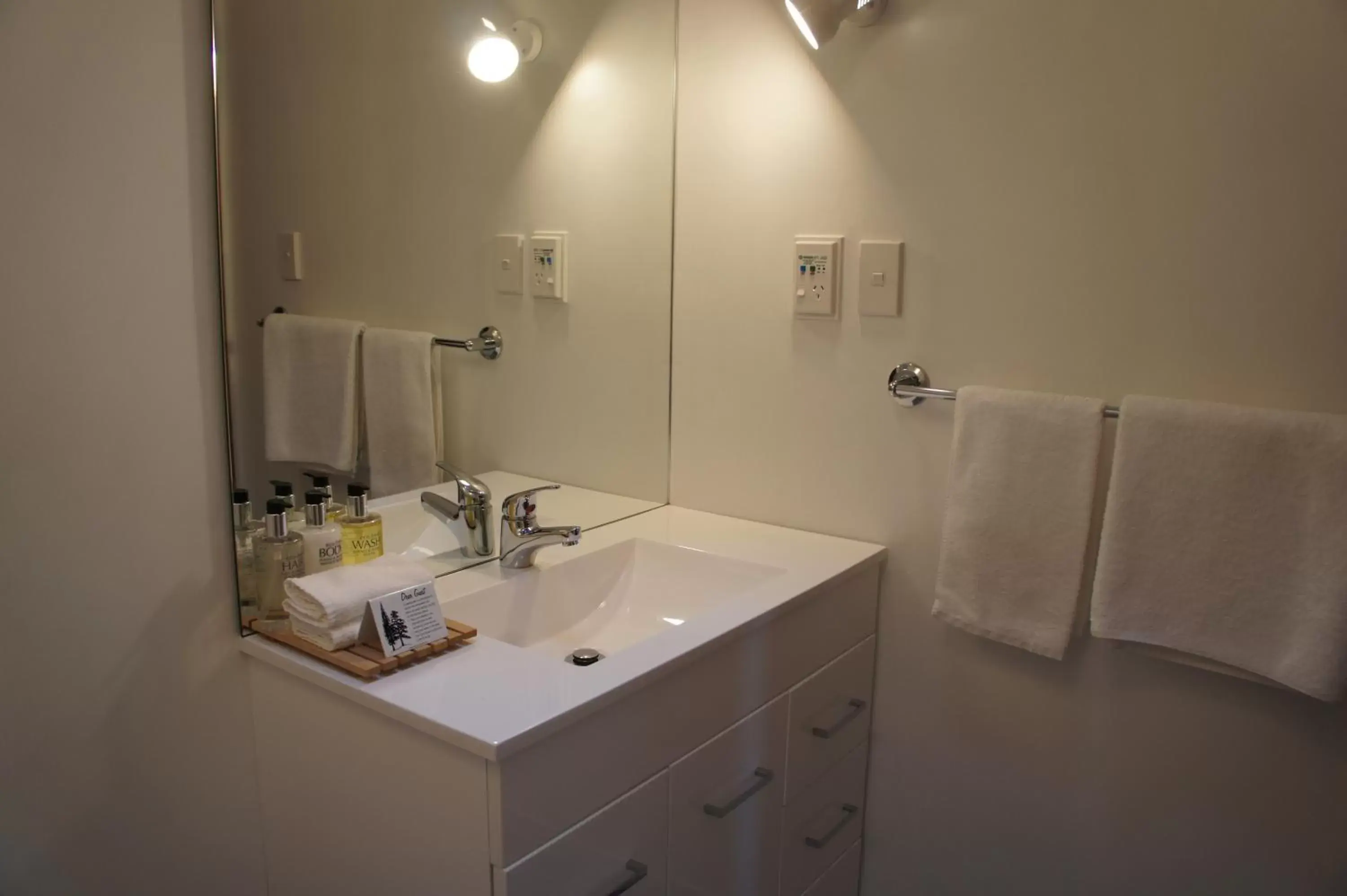 Bathroom in Kerikeri Court Motel