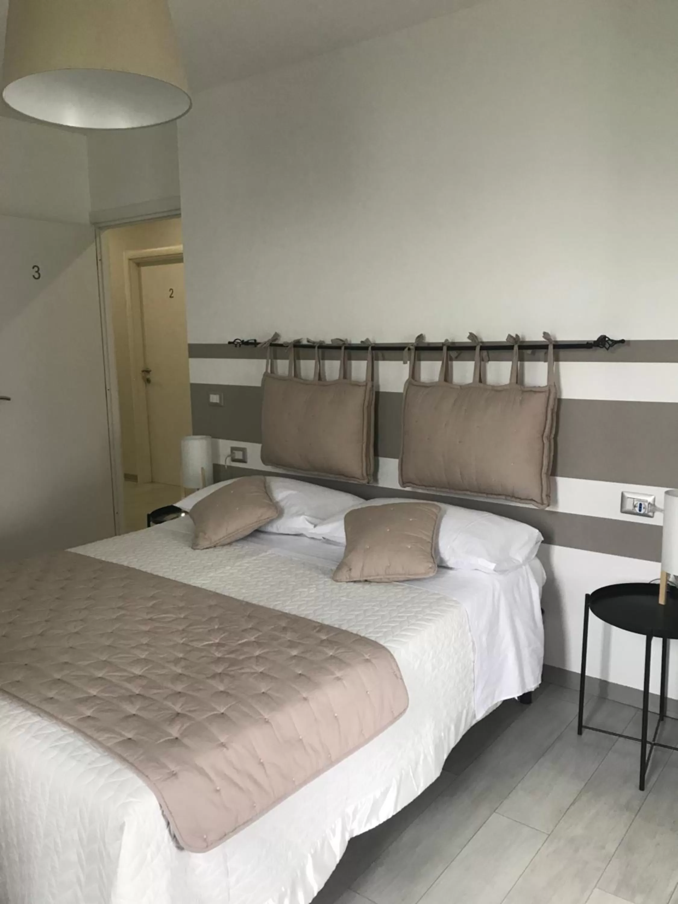 Bed in Lady Hamilton B&B