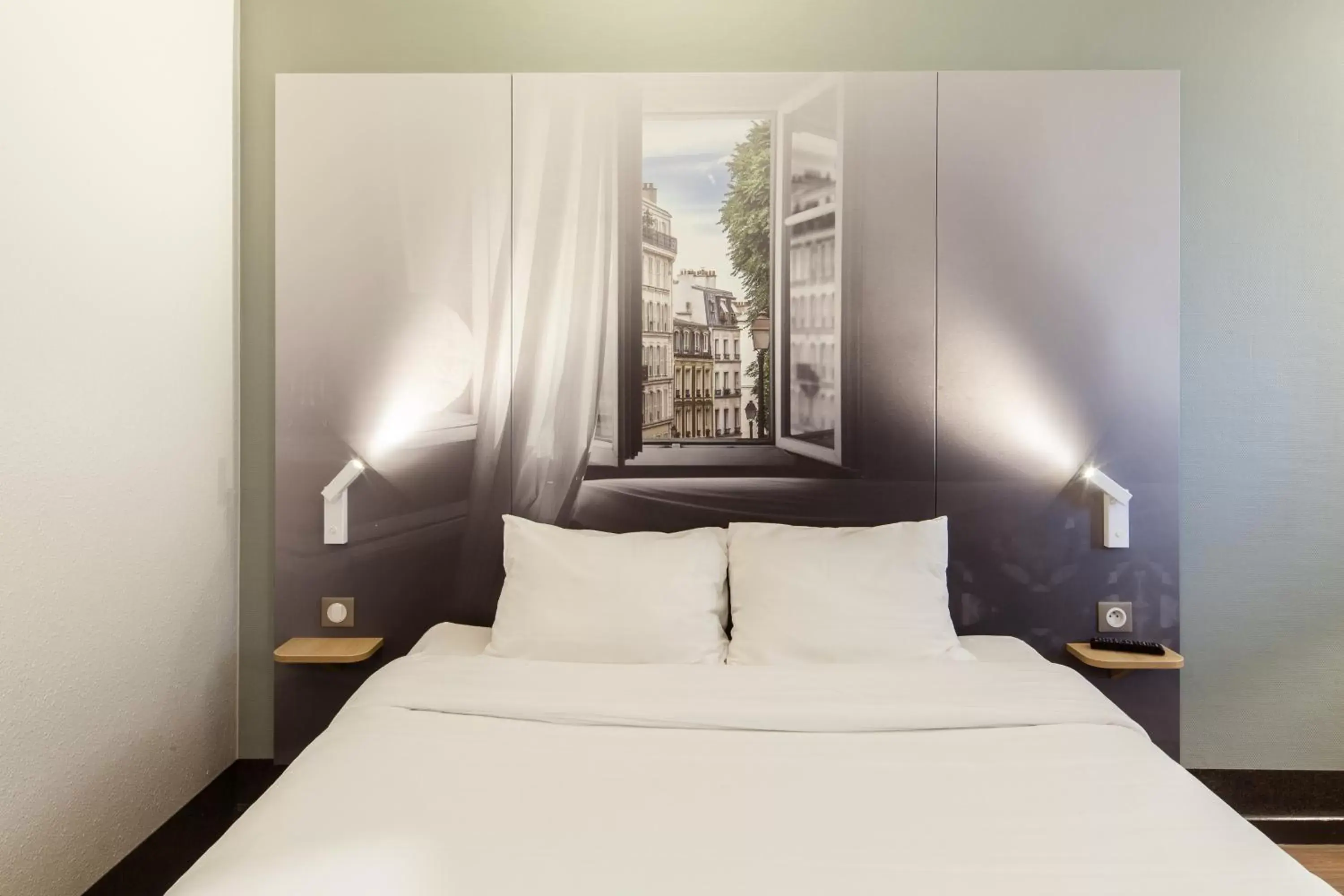 Bedroom, Bed in B&B HOTEL La Queue En Brie