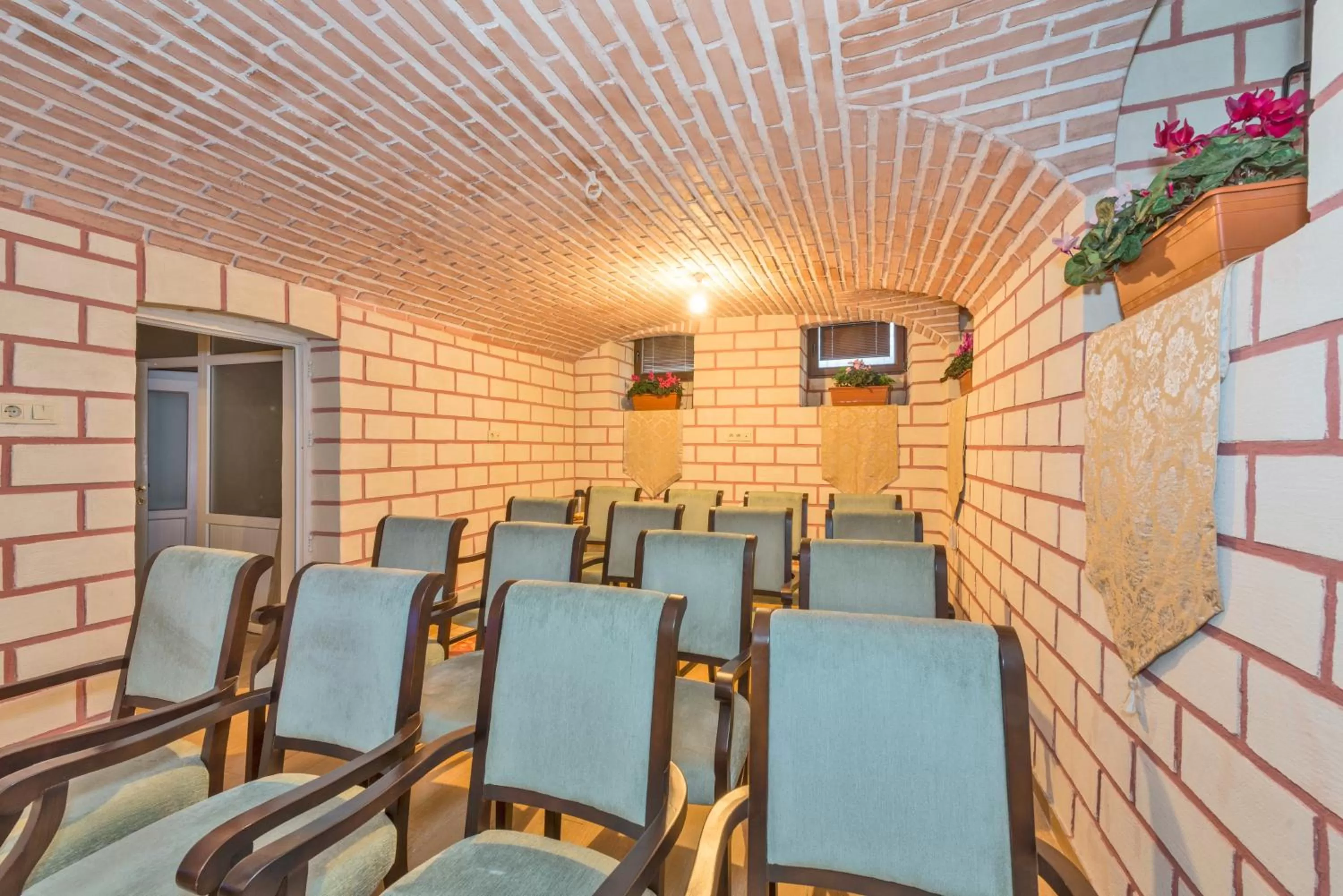 Restaurant/places to eat in Enderun Hotel Istanbul