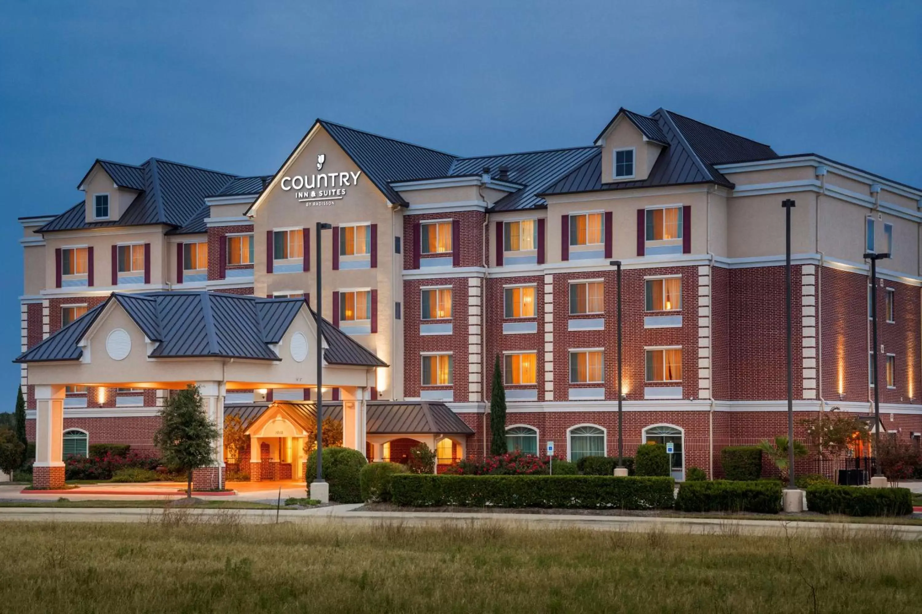 Property building in Country Inn & Suites by Radisson, College Station, TX