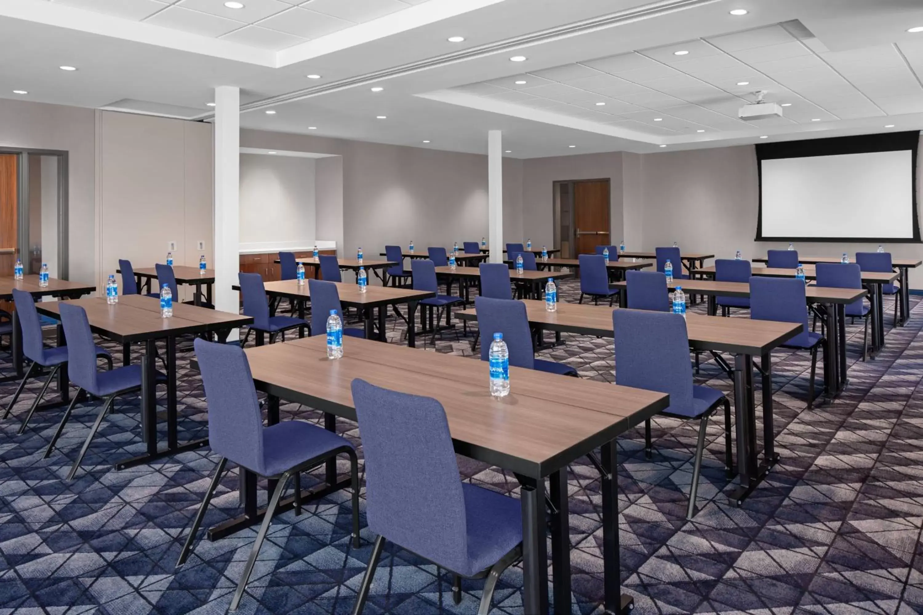 Meeting/conference room in Courtyard by Marriott Lansing Downtown