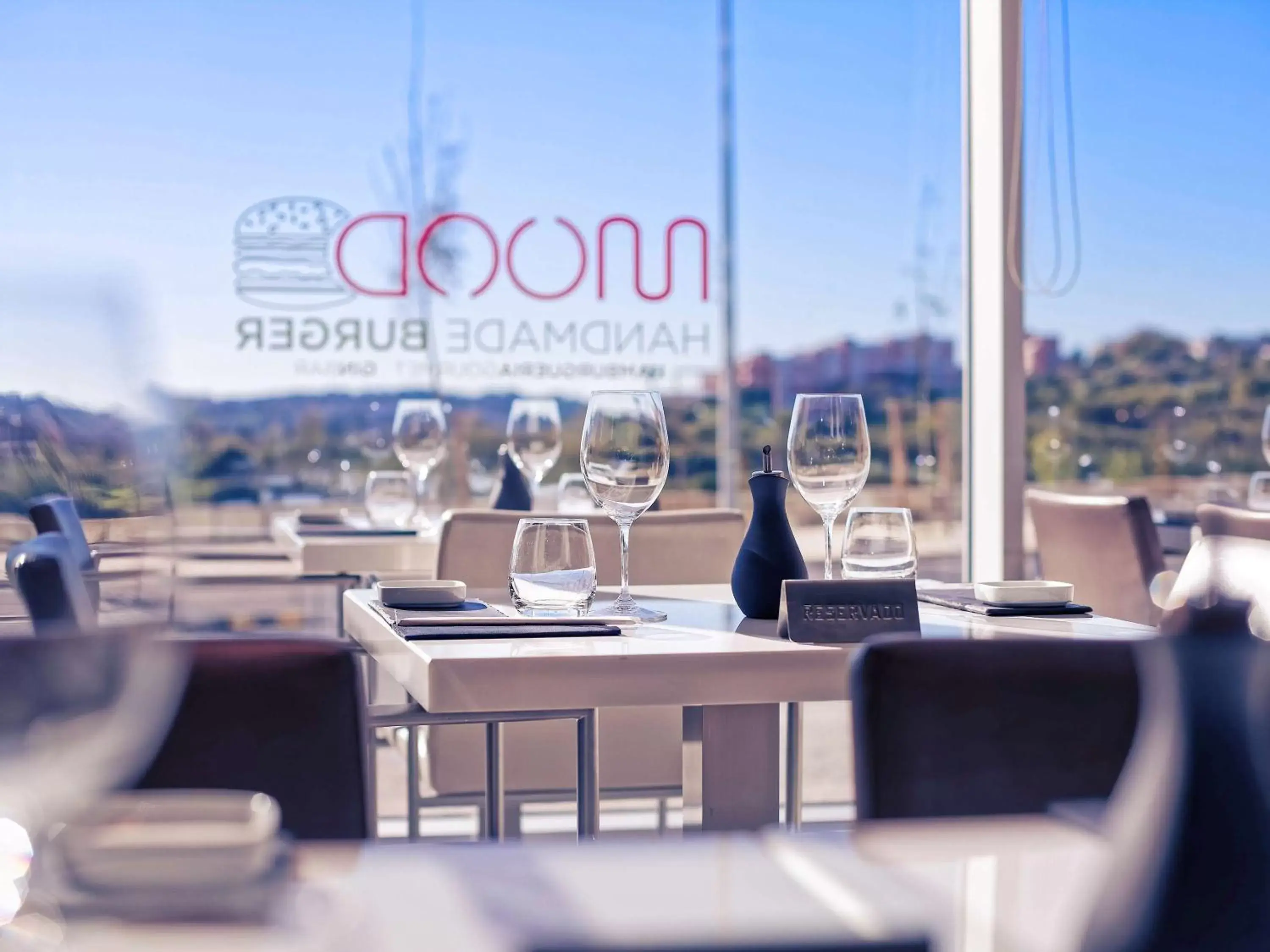 Restaurant/Places to Eat in Mercure Lisboa Almada