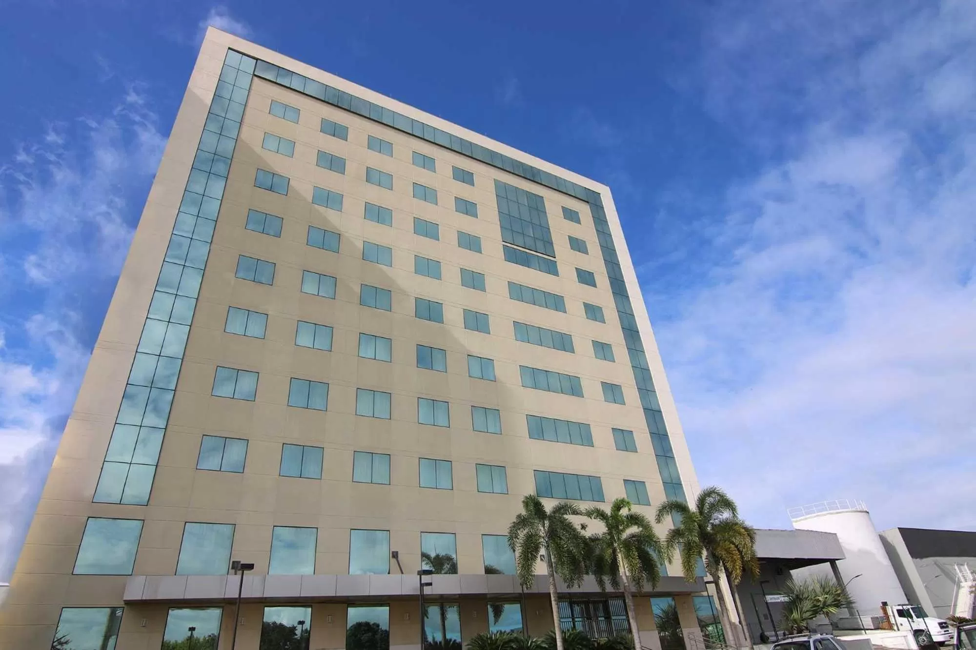 Property building in Samba Linhares