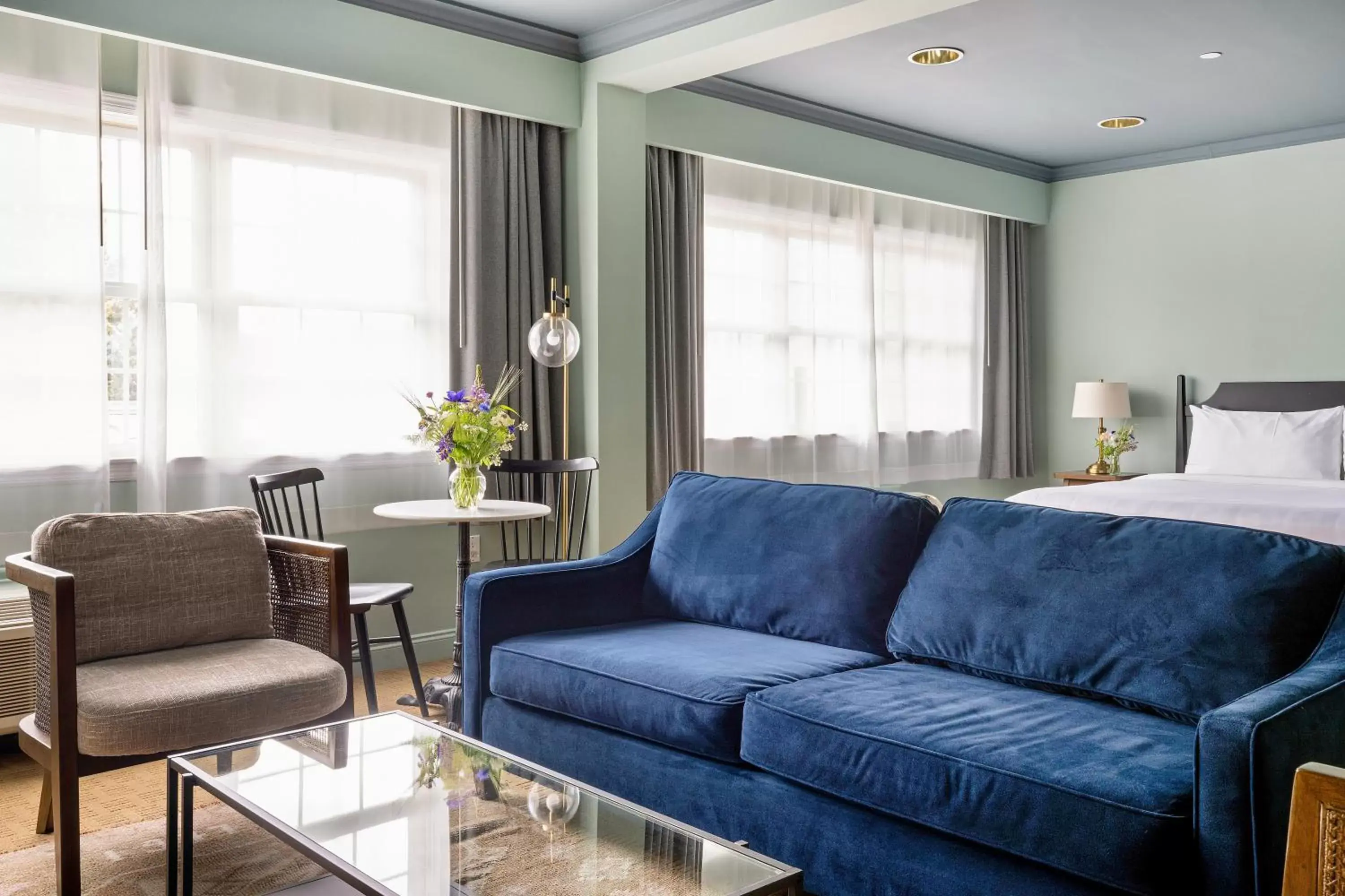 Bedroom, Seating Area in The Harbor Front Inn